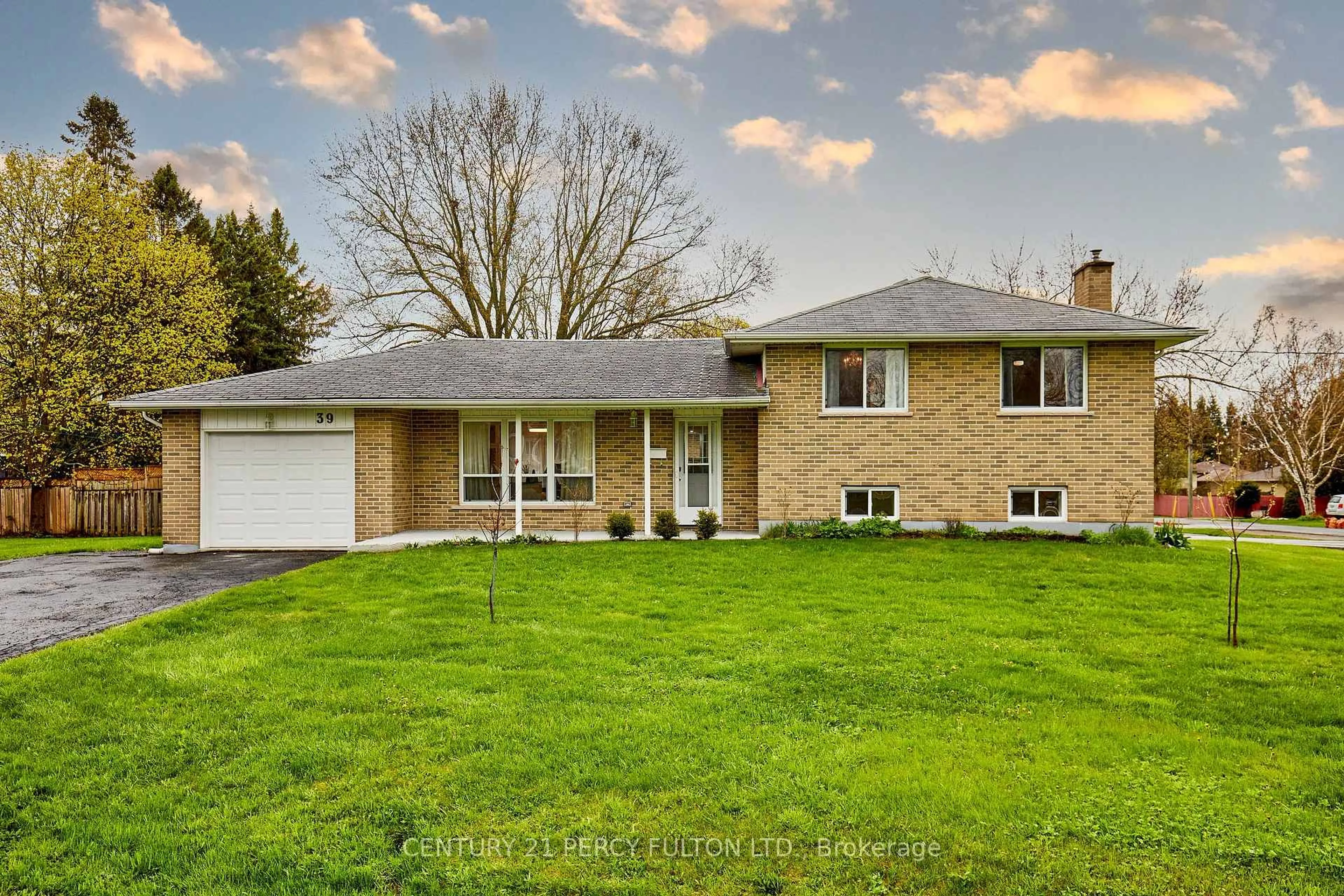 Home with brick exterior material, street for 39 Meredith Cres, Cobourg Ontario K9A 4R3