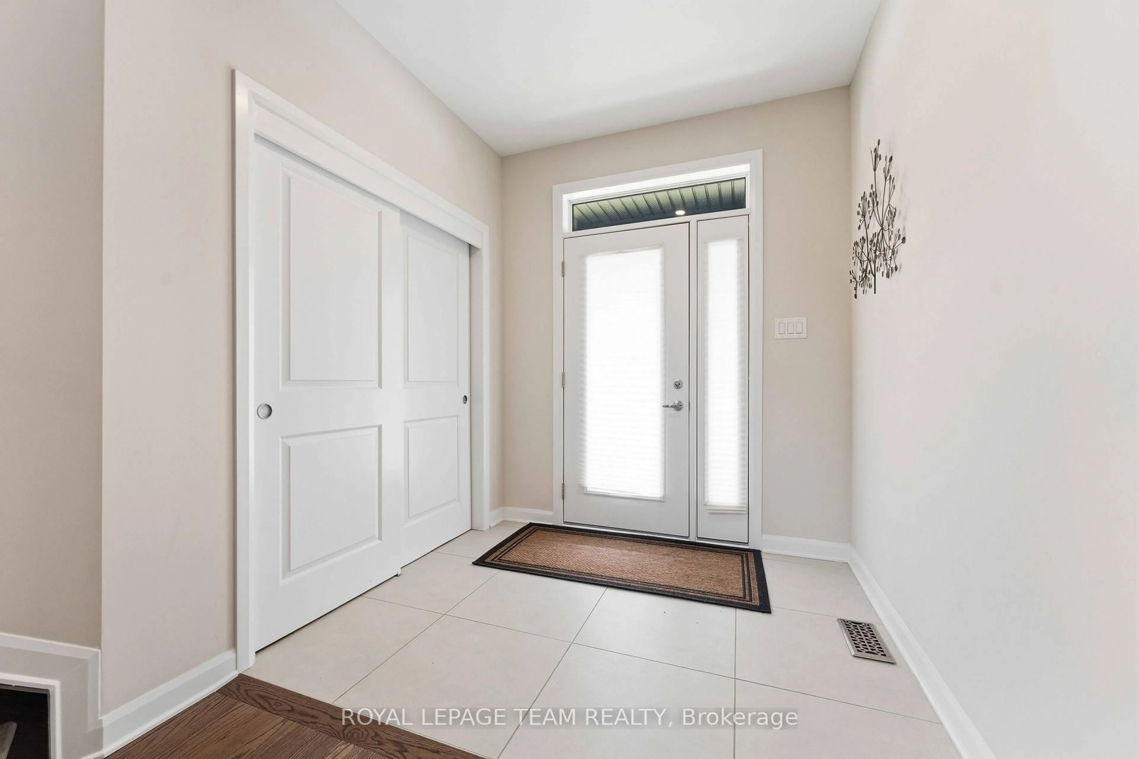 Indoor entryway for 332 Elsie Macgill Walk, Kanata Ontario K2W 0K7