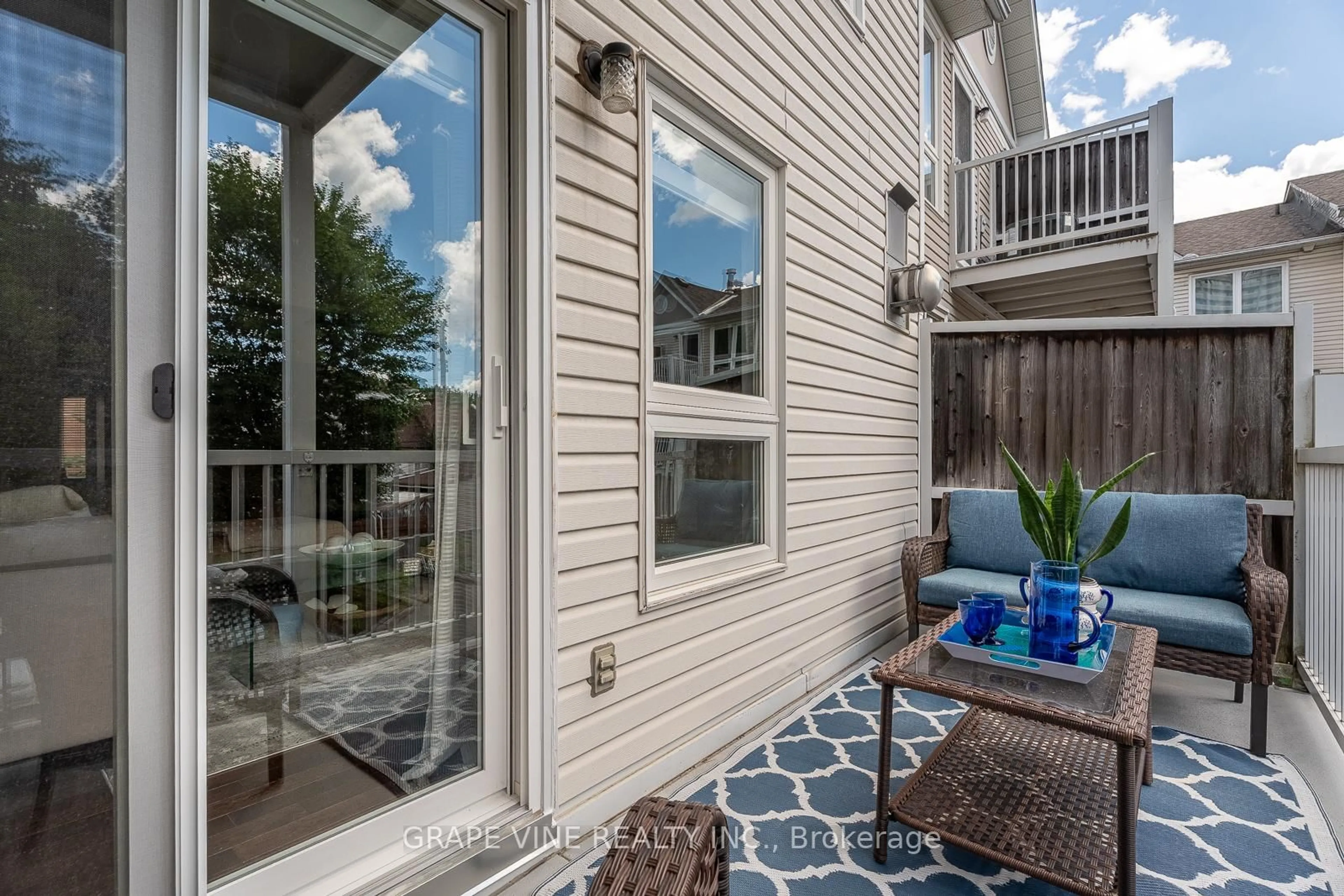Patio, water/lake/river/ocean view for 280 Bay St #14, Ottawa Ontario K1R 5Z6