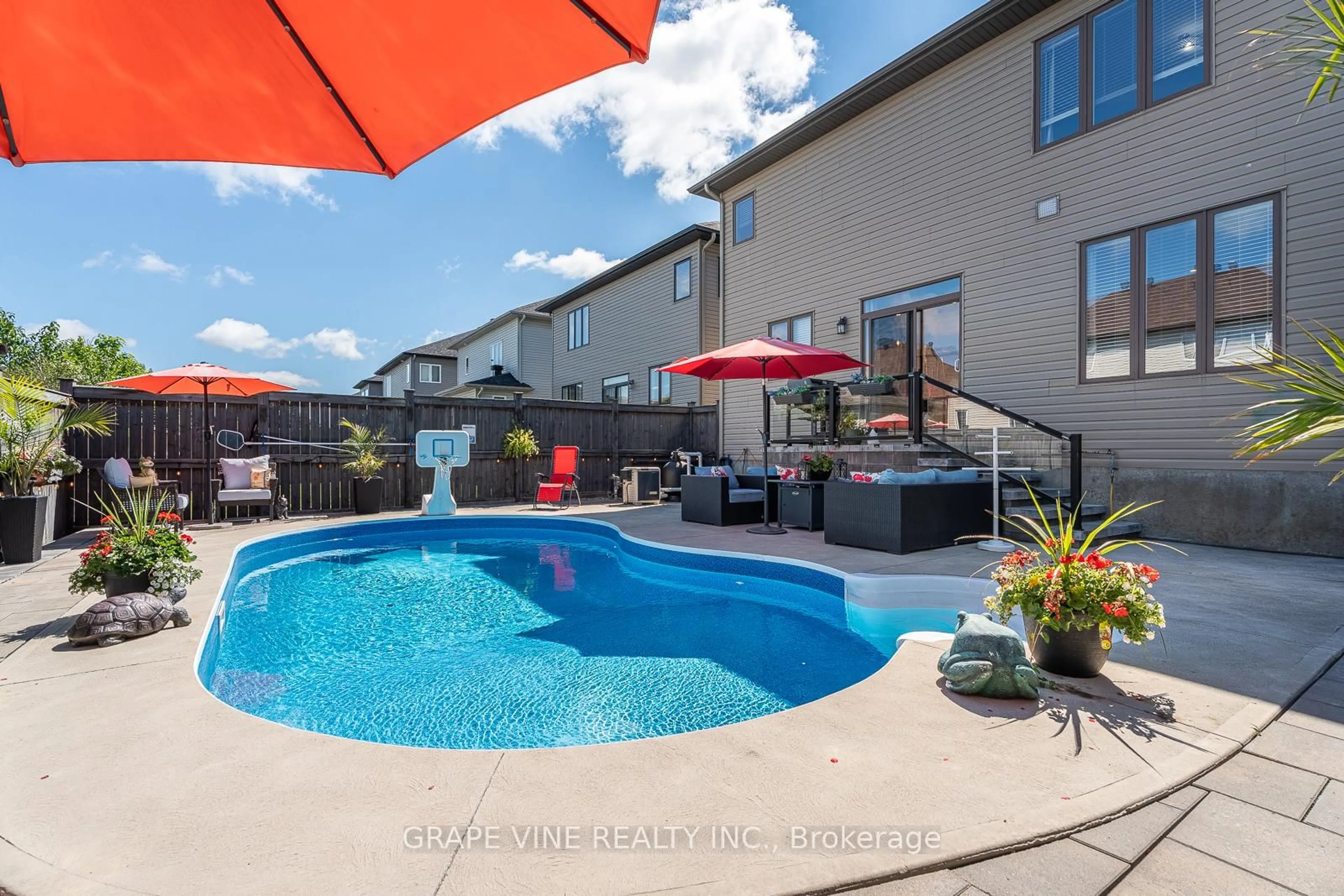 Pool for 523 Adamson Cres, Ottawa Ontario K2S 0S7