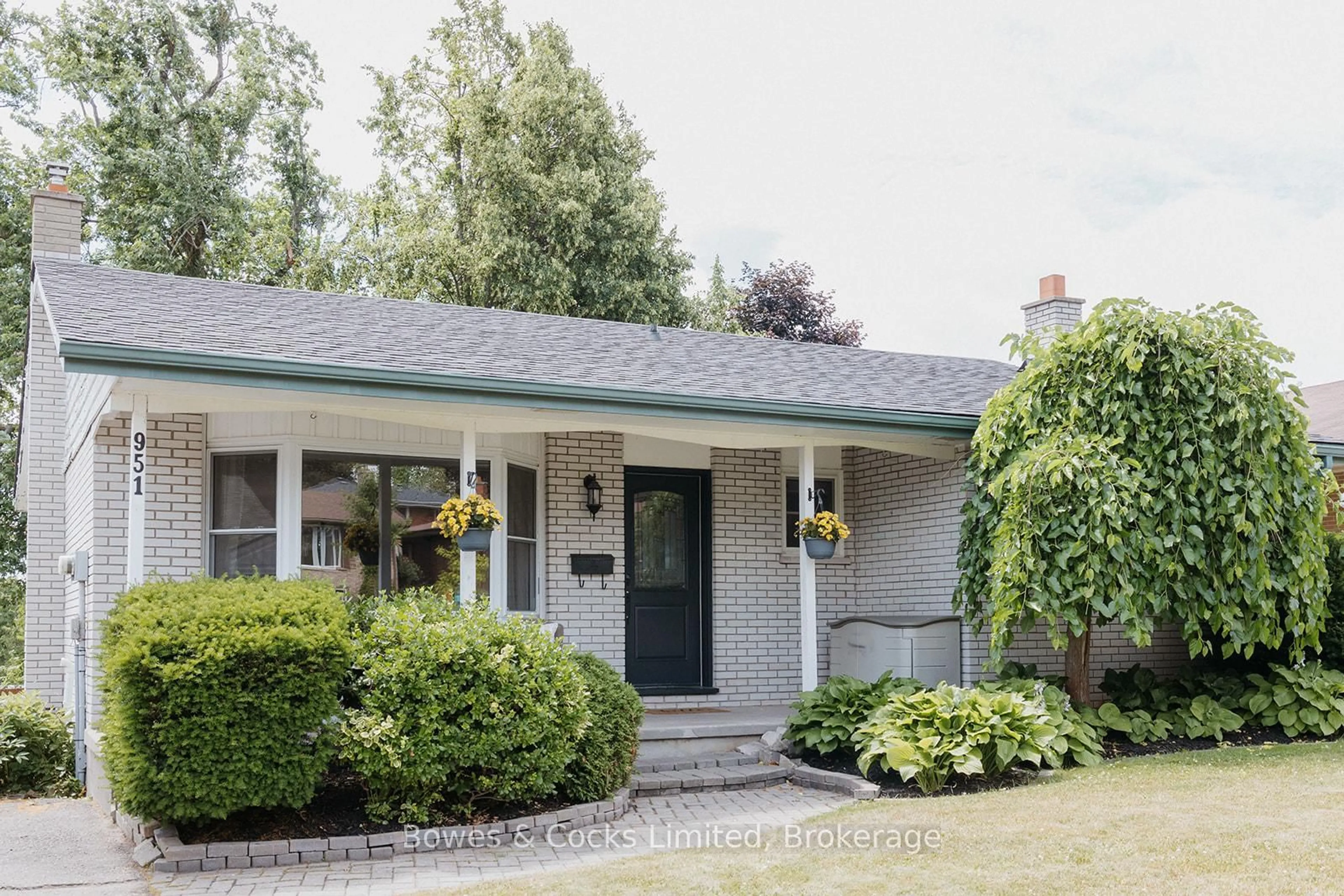 Home with vinyl exterior material, street for 951 Ellesmere Ave, Peterborough Ontario K9H 7A9