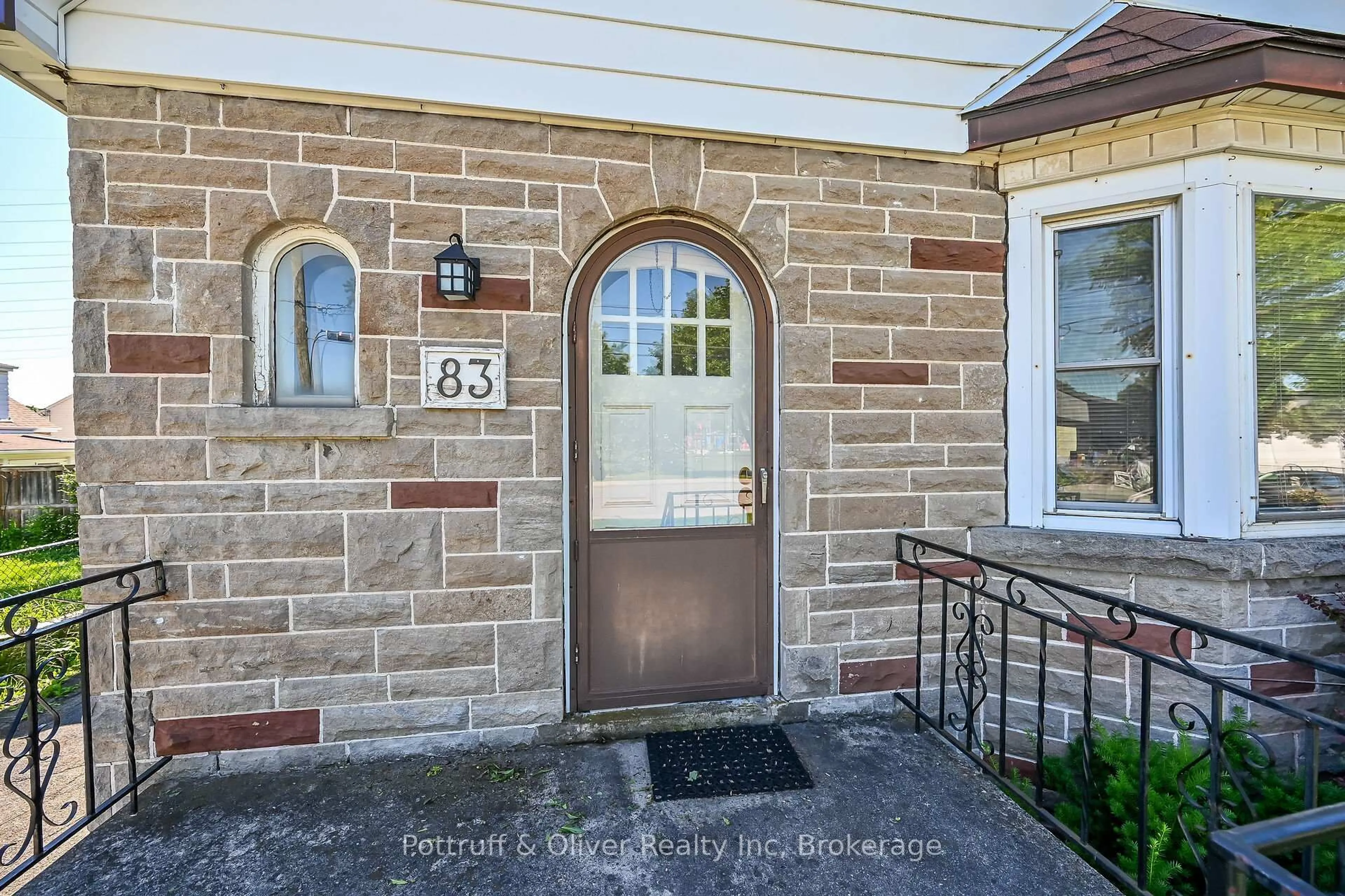 Indoor entryway for 83 Aberfoyle Ave, Hamilton Ontario L8K 4S1