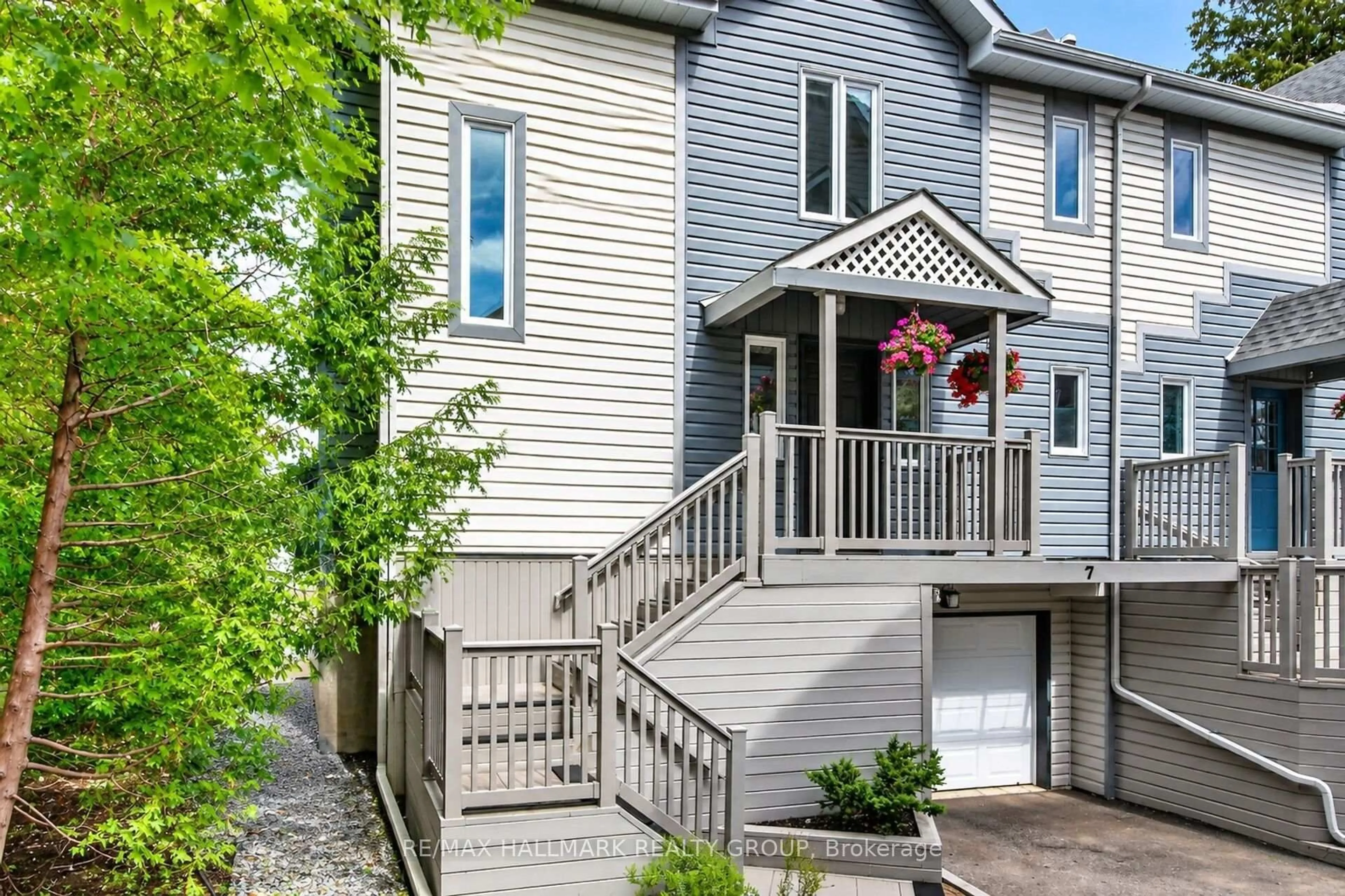 Home with vinyl exterior material, street for 817 High St #7, Ottawa Ontario K2B 6C3