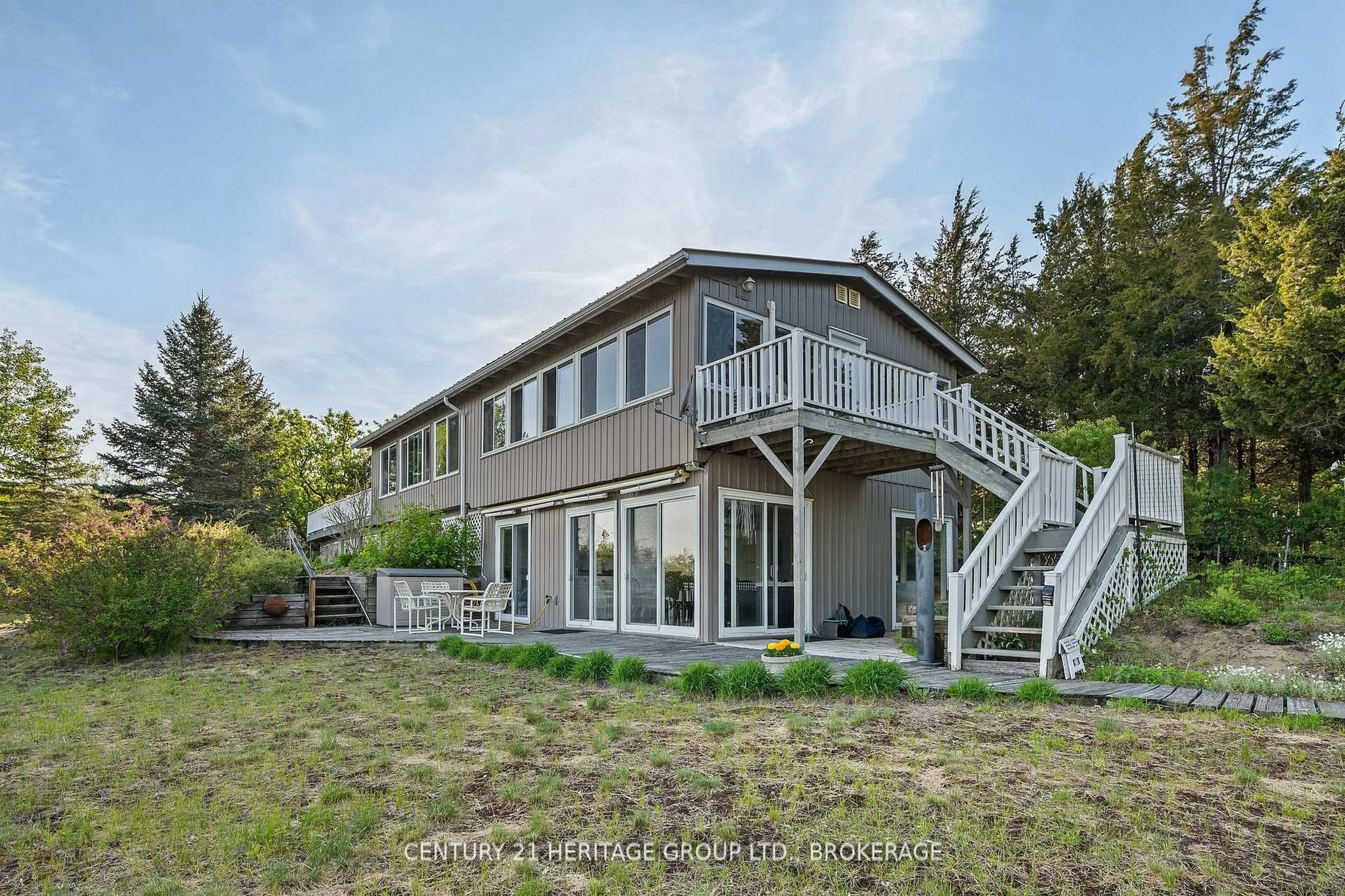 A pic from outside/outdoor area/front of a property/back of a property/a pic from drone, water/lake/river/ocean view for 700 Tar Island Rd, Leeds and the Thousand Islands Ontario K6H 5R7