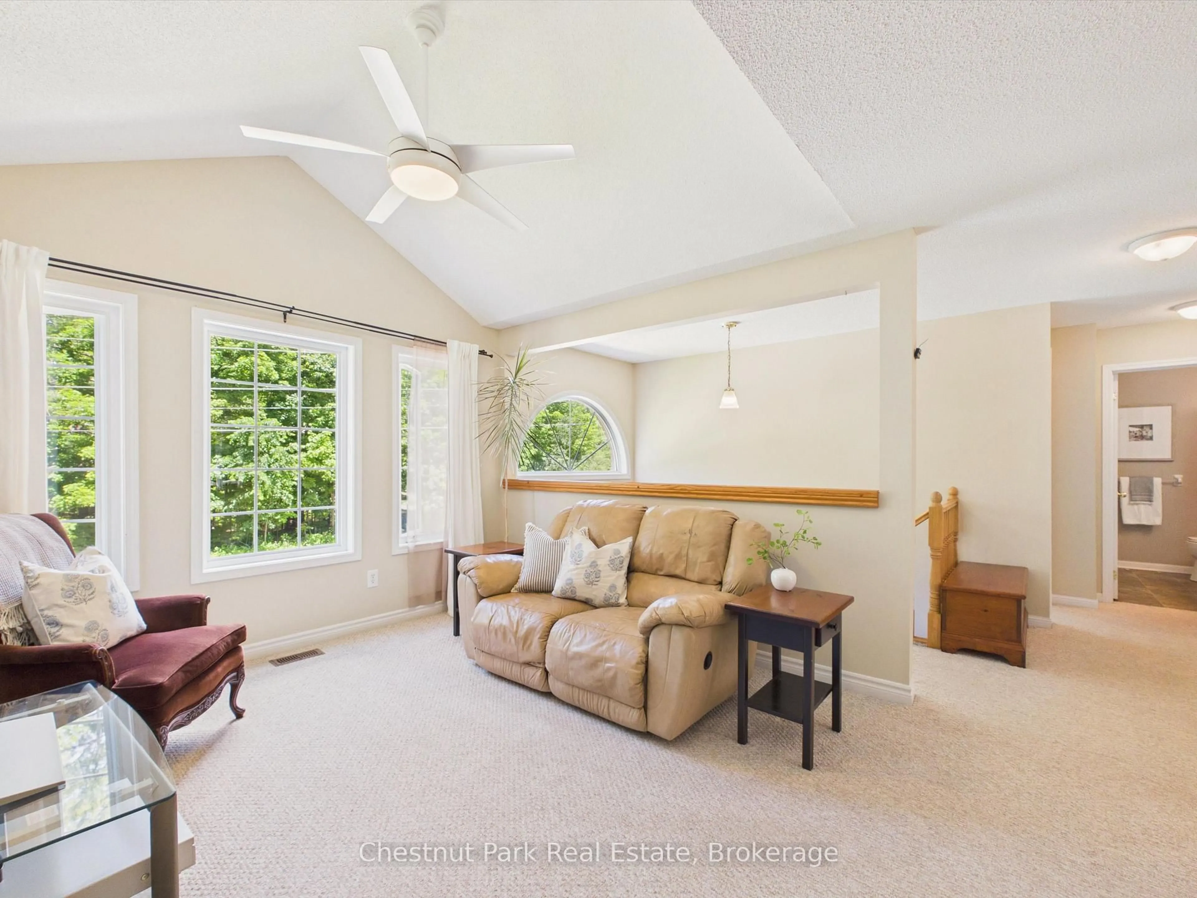 Living room with furniture, ceramic/tile floor for 525 Lorne St, Gravenhurst Ontario P1P 1N1