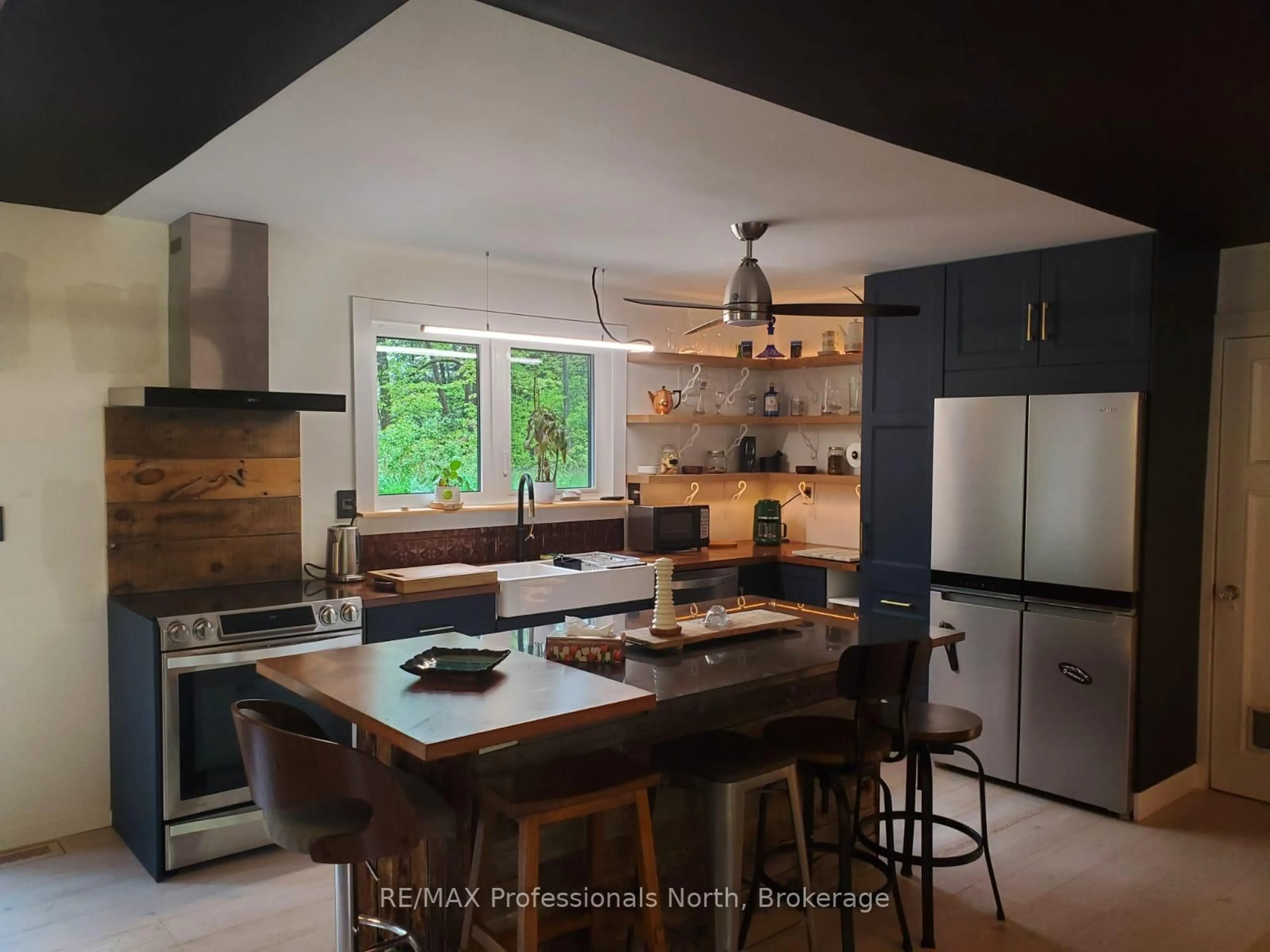 Open concept kitchen, unknown for 1460 Peterson Rd, Bracebridge Ontario P1L 1X1