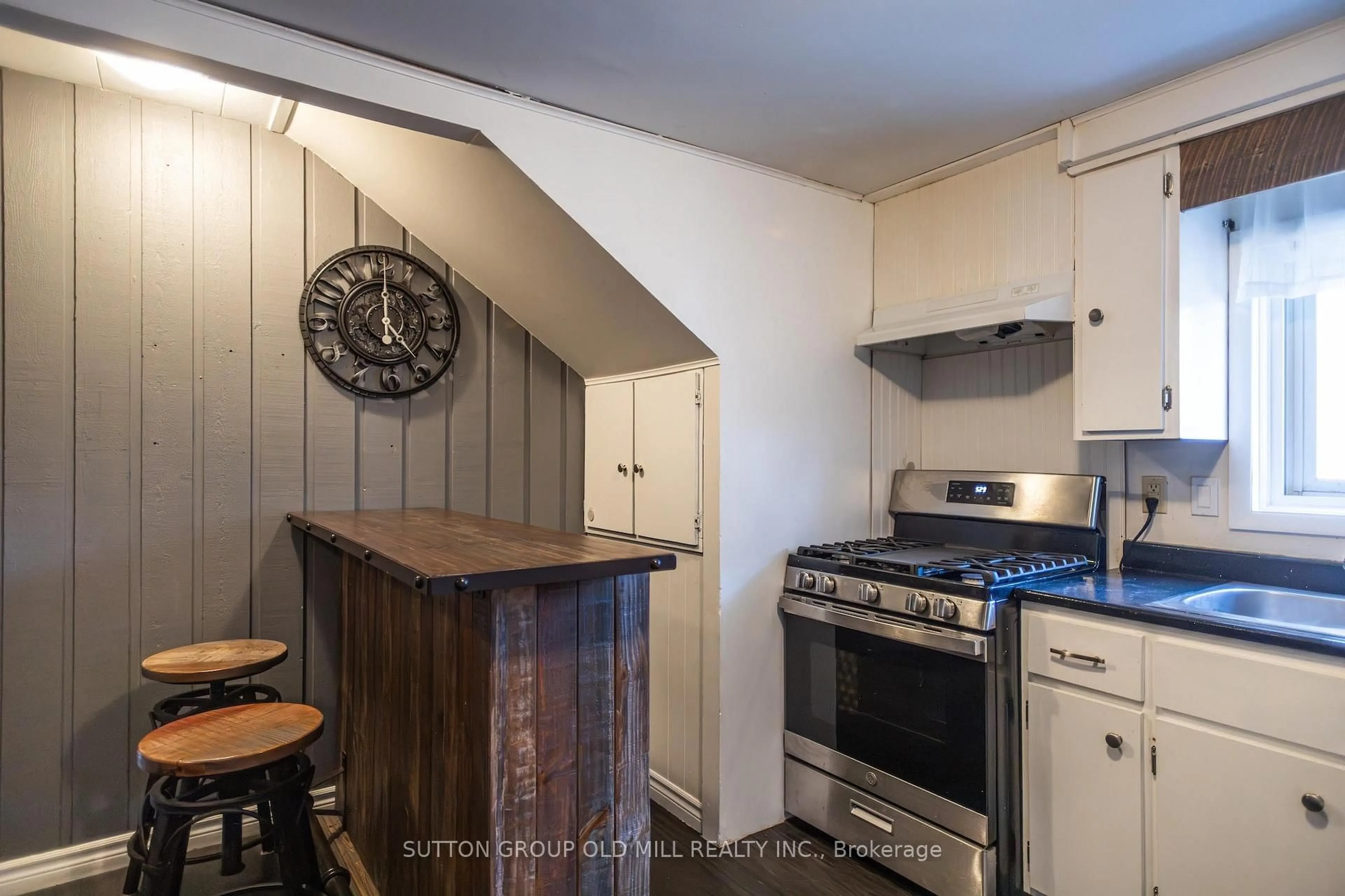 Standard kitchen, unknown for 124 Bruce St, Blue Mountains Ontario N0H 2P0