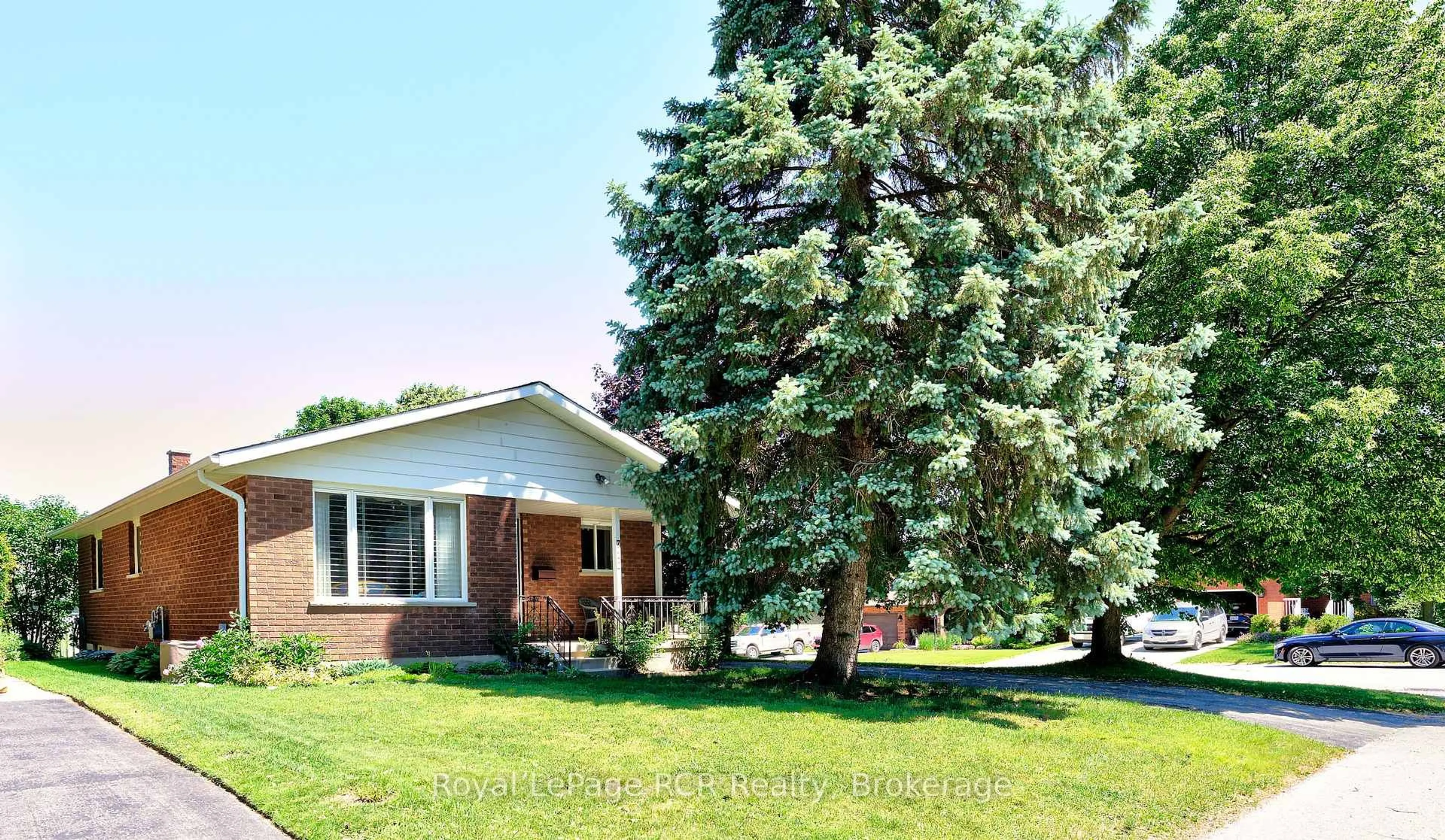 Home with brick exterior material, street for 712 16th St, Hanover Ontario N4N 3M3