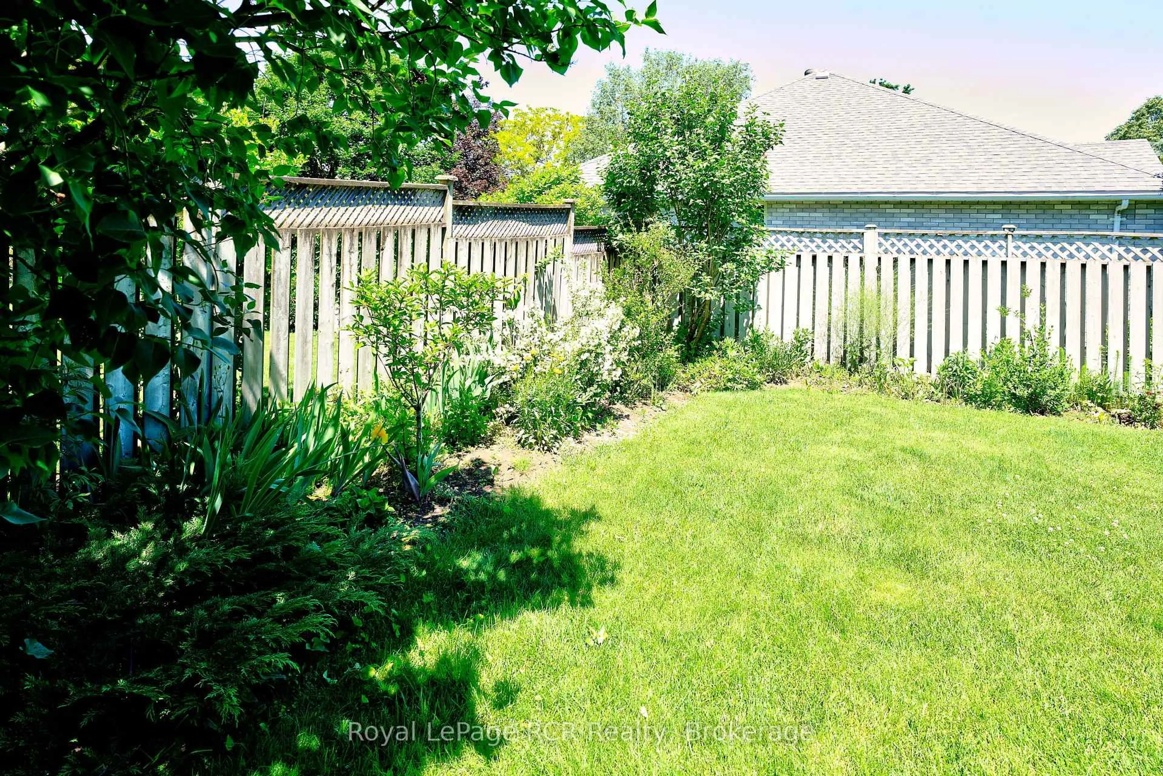 Patio, street for 712 16th St, Hanover Ontario N4N 3M3