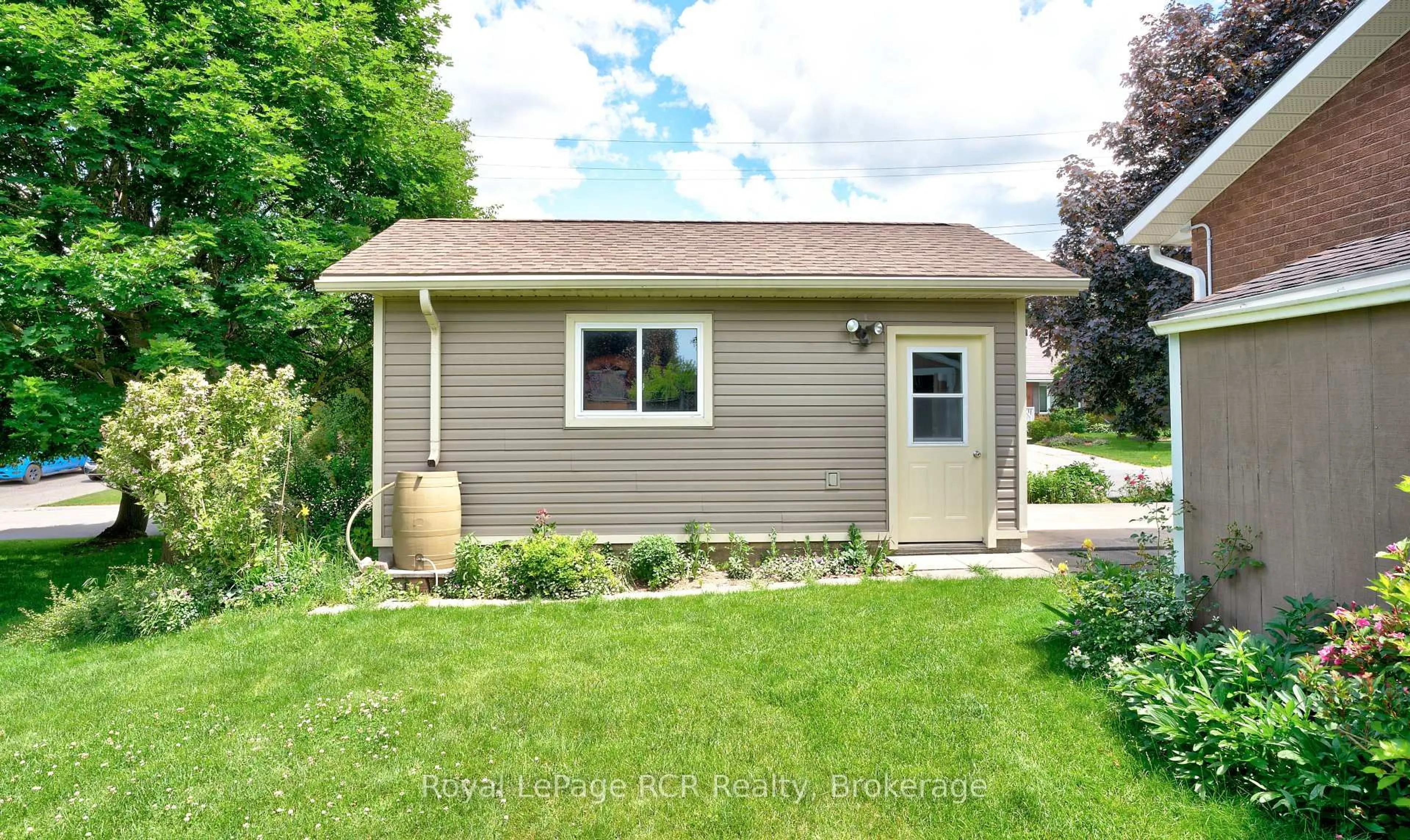 Shed for 712 16th St, Hanover Ontario N4N 3M3