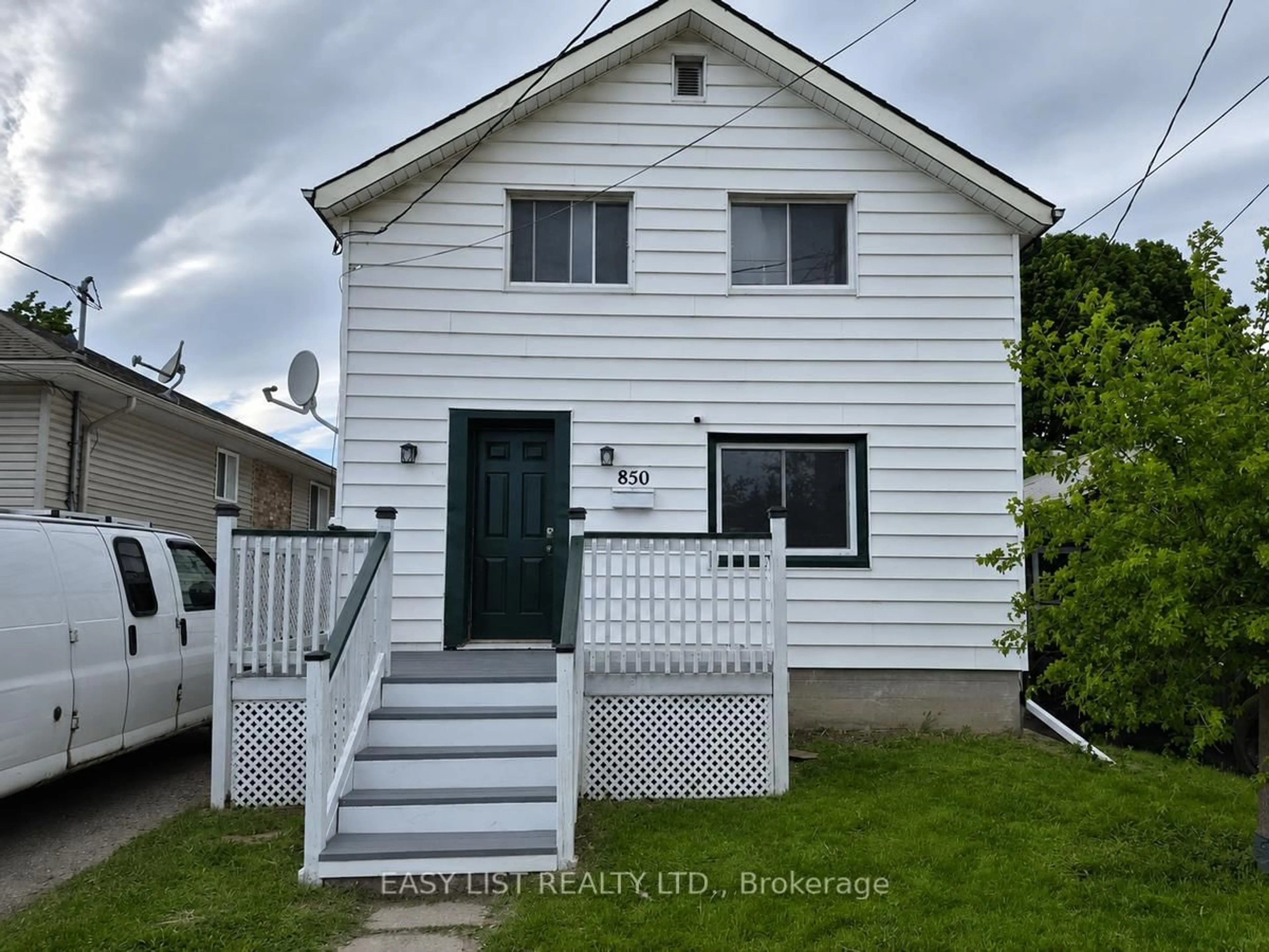 Home with vinyl exterior material, street for 850 St Marys St, Peterborough Ontario K9J 4H5