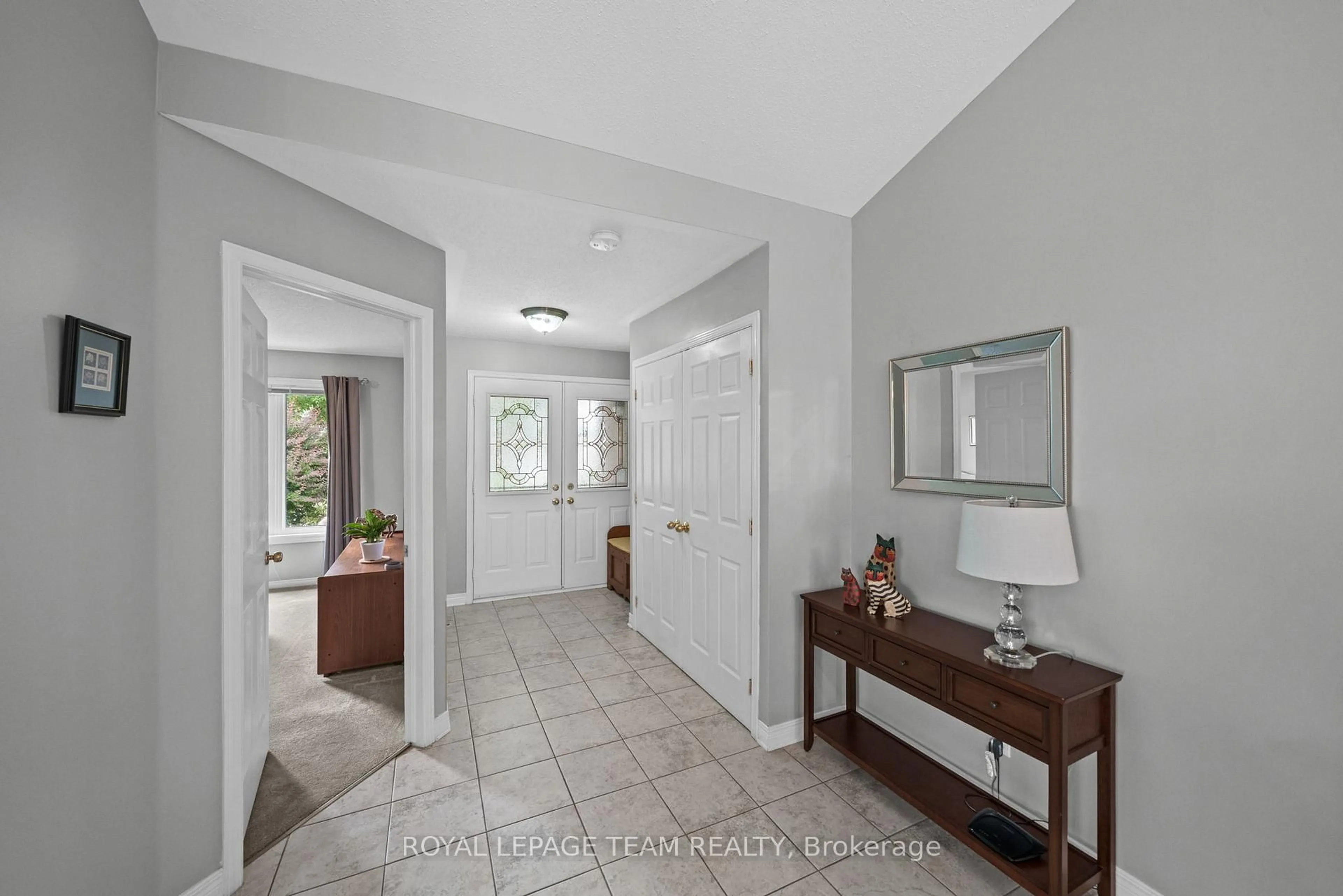 Indoor entryway for 51 Settler's Ridge Way, Ottawa Ontario K2J 4V2