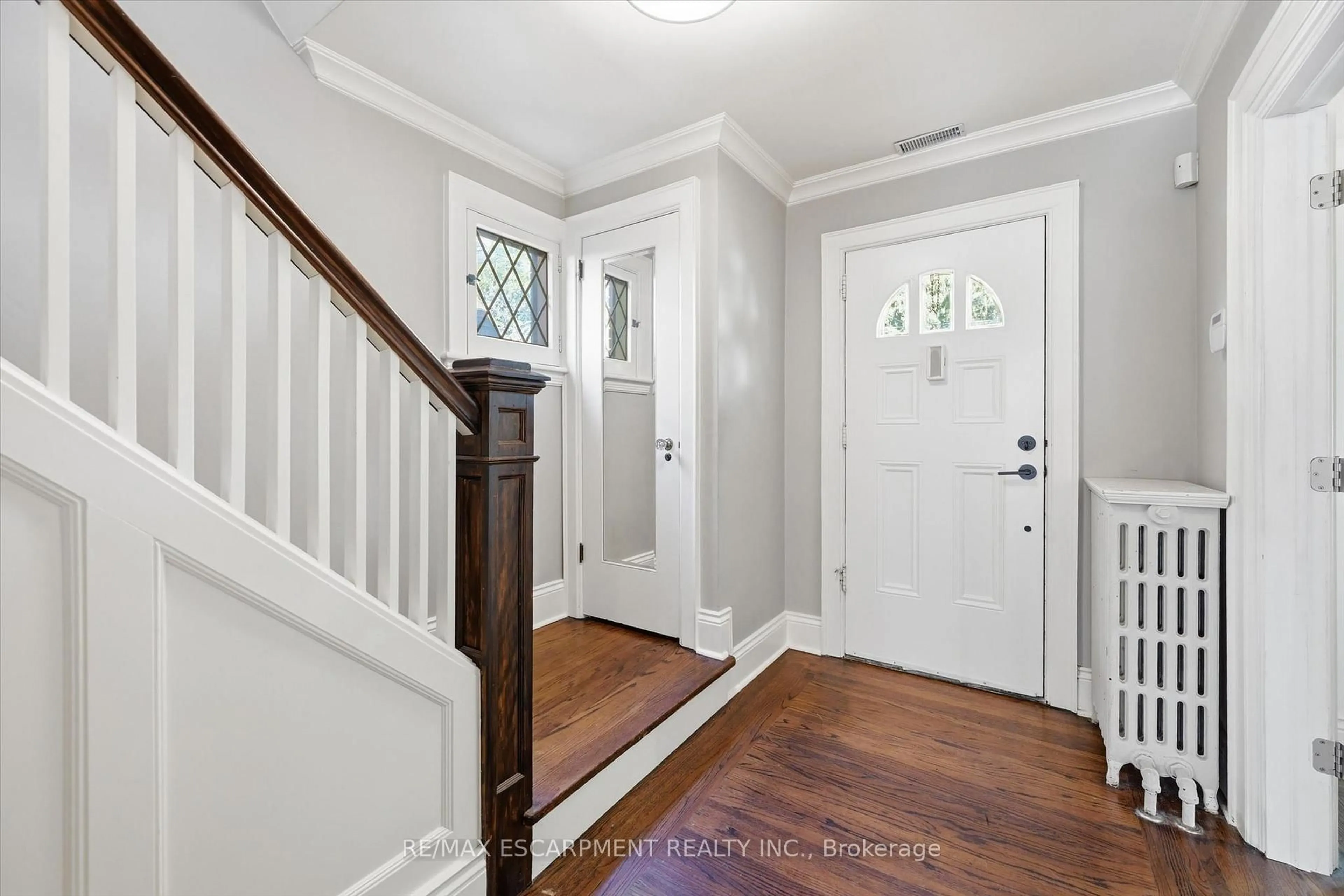 Indoor entryway for 73 Dromore Cres, Hamilton Ontario L8S 4B1