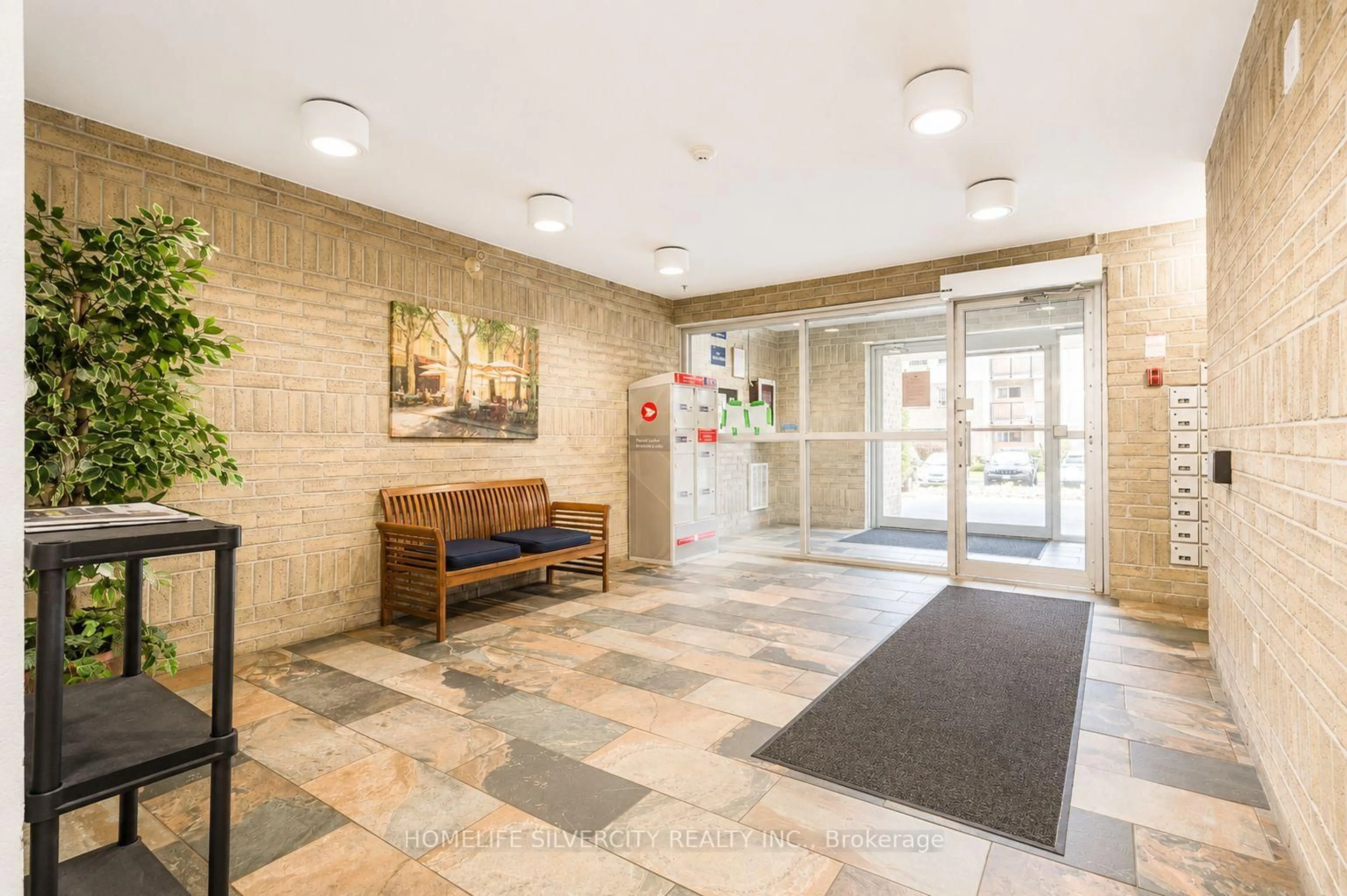 Indoor foyer for 733 Deveron Cres #303, London South Ontario N5Z 4X7