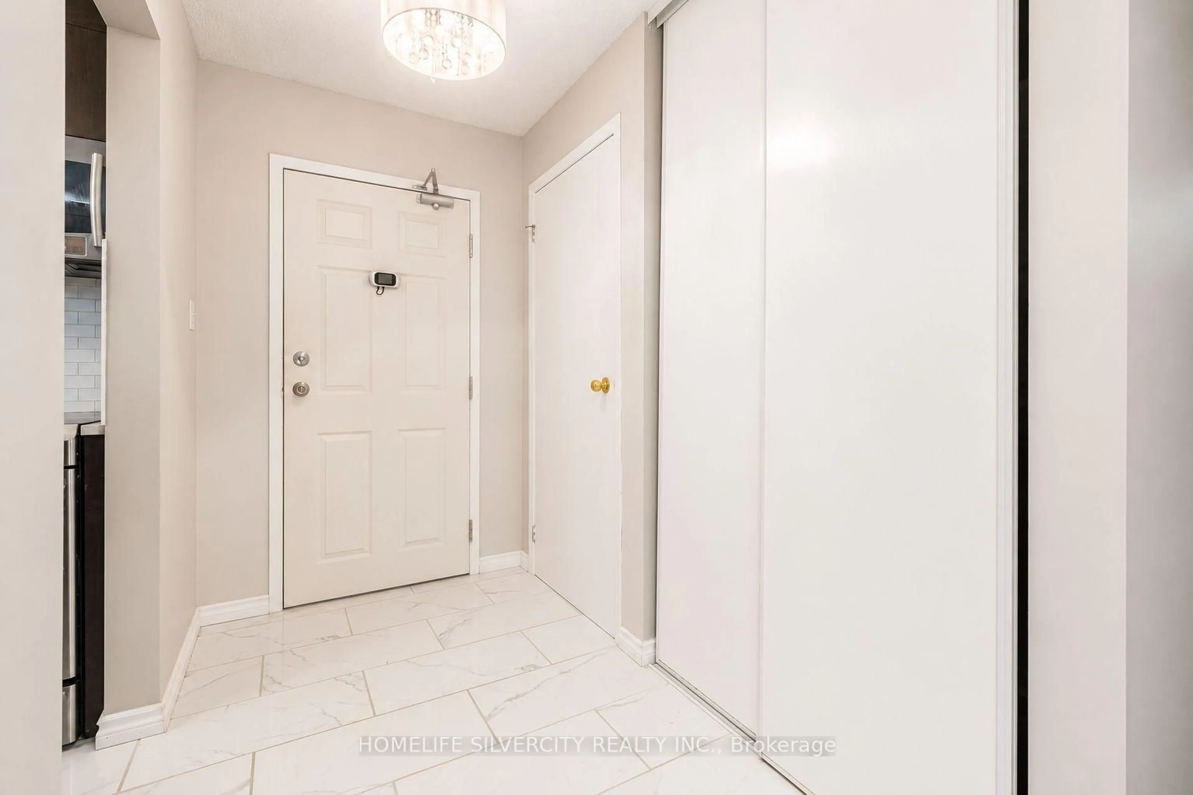 Indoor entryway for 733 Deveron Cres #303, London South Ontario N5Z 4X7