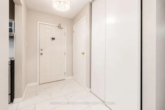 733 Deveron Cres #303, London South 4