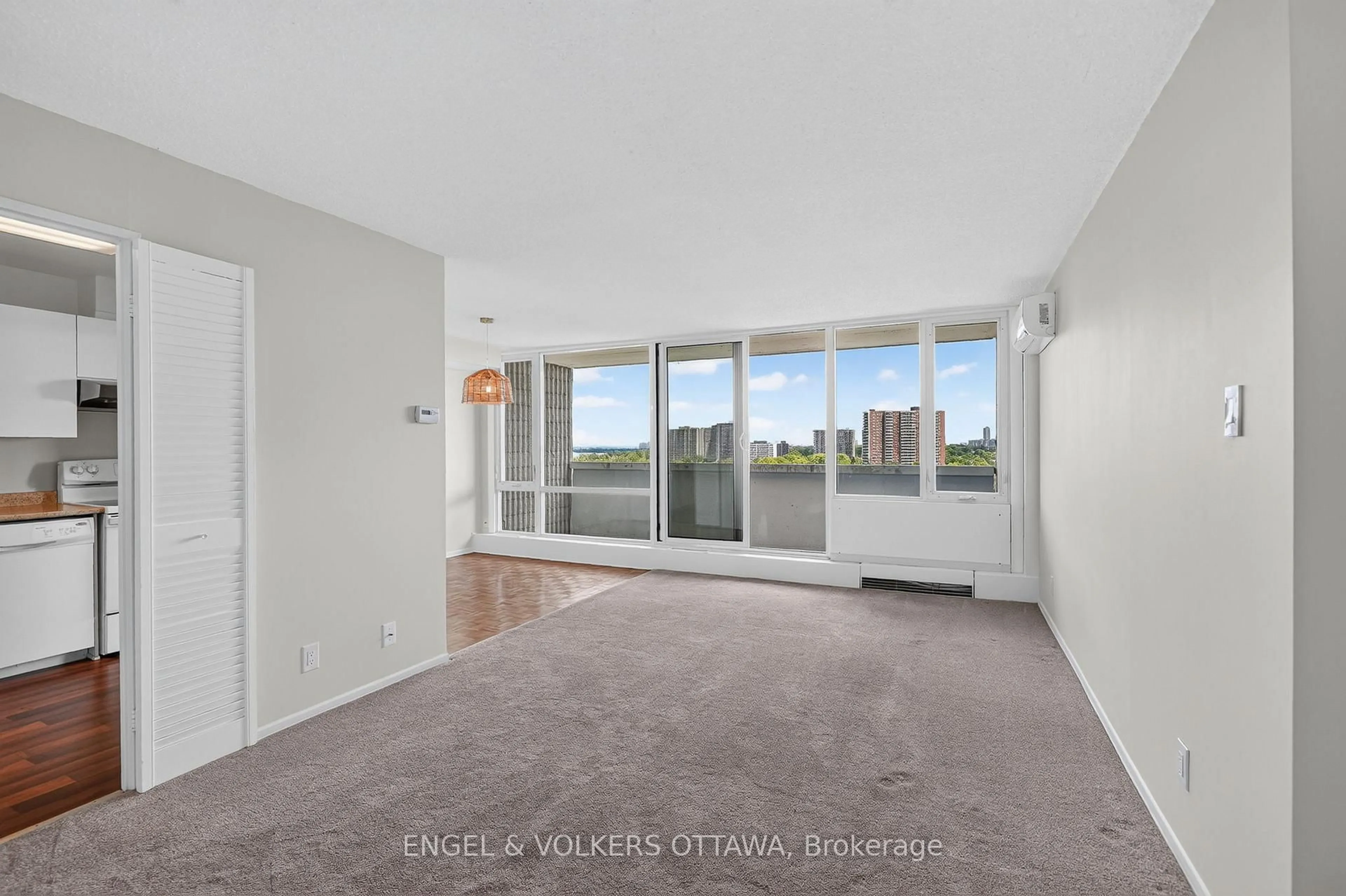 A pic of a room for 2625 Regina St #1102, Ottawa Ontario K2B 5W8