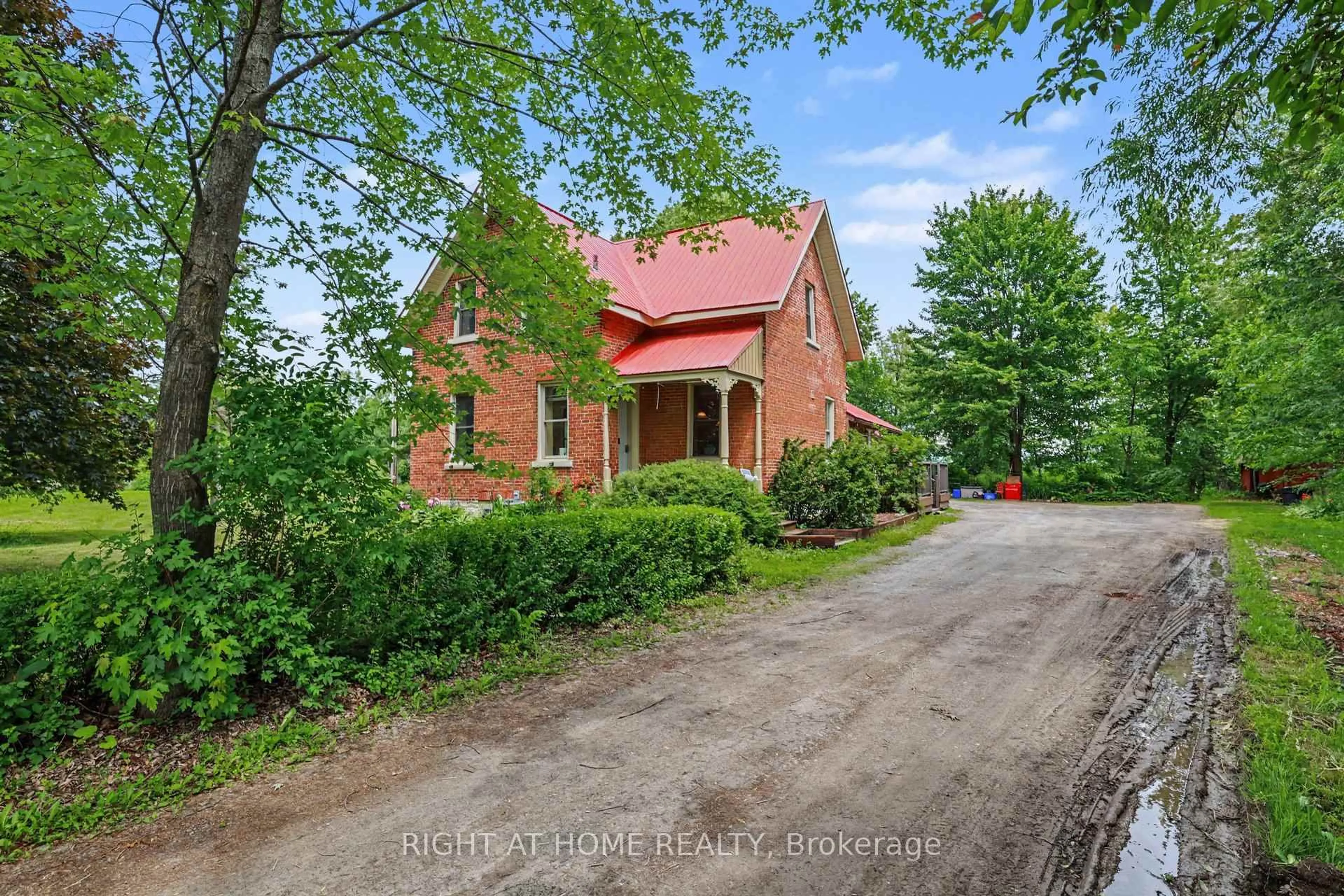 A pic from outside/outdoor area/front of a property/back of a property/a pic from drone, street for 3548 Woodkilton Rd, Ottawa Ontario K0A 3M0