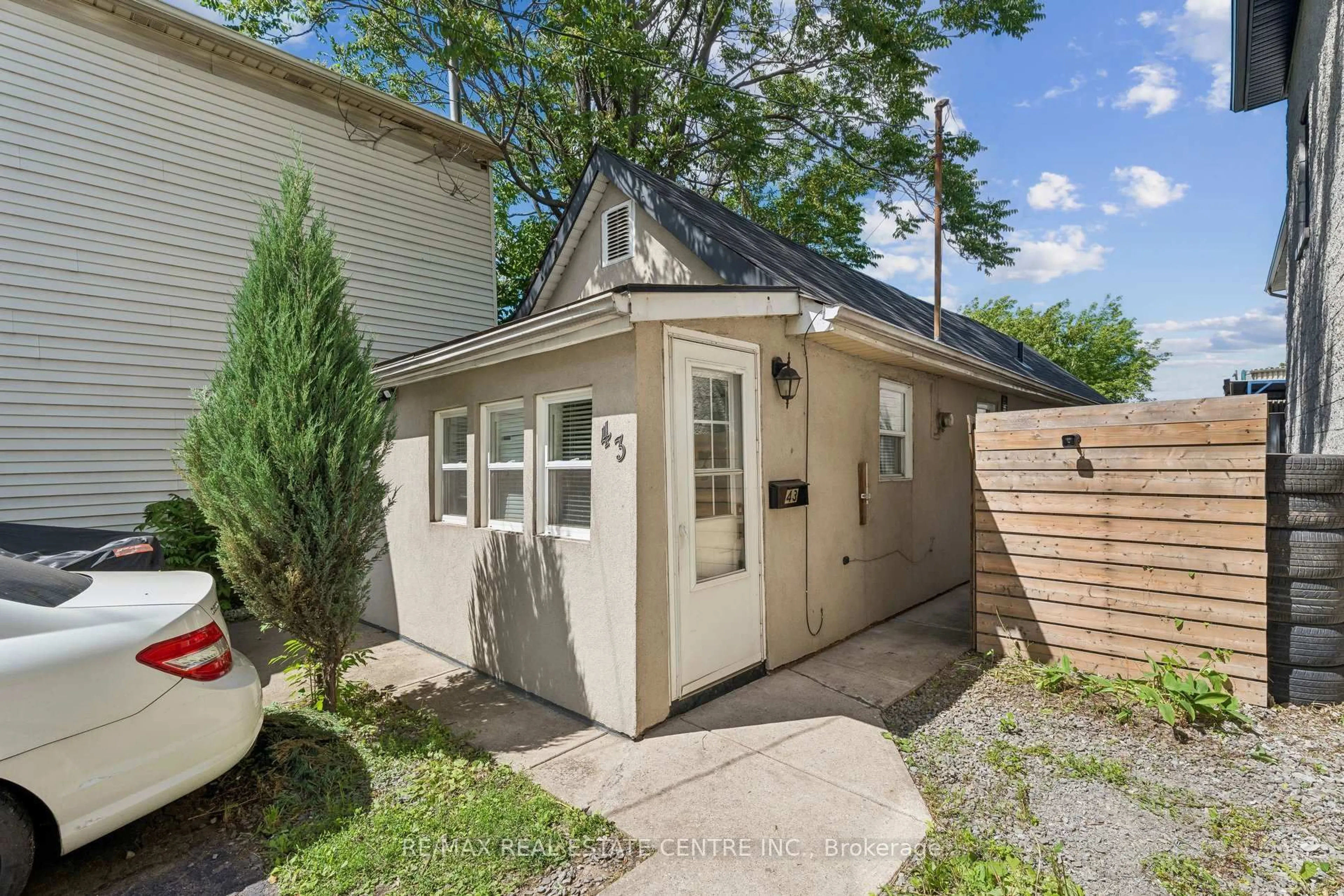 Shed for 43 Whitfield Ave, Hamilton Ontario L8L 4B5
