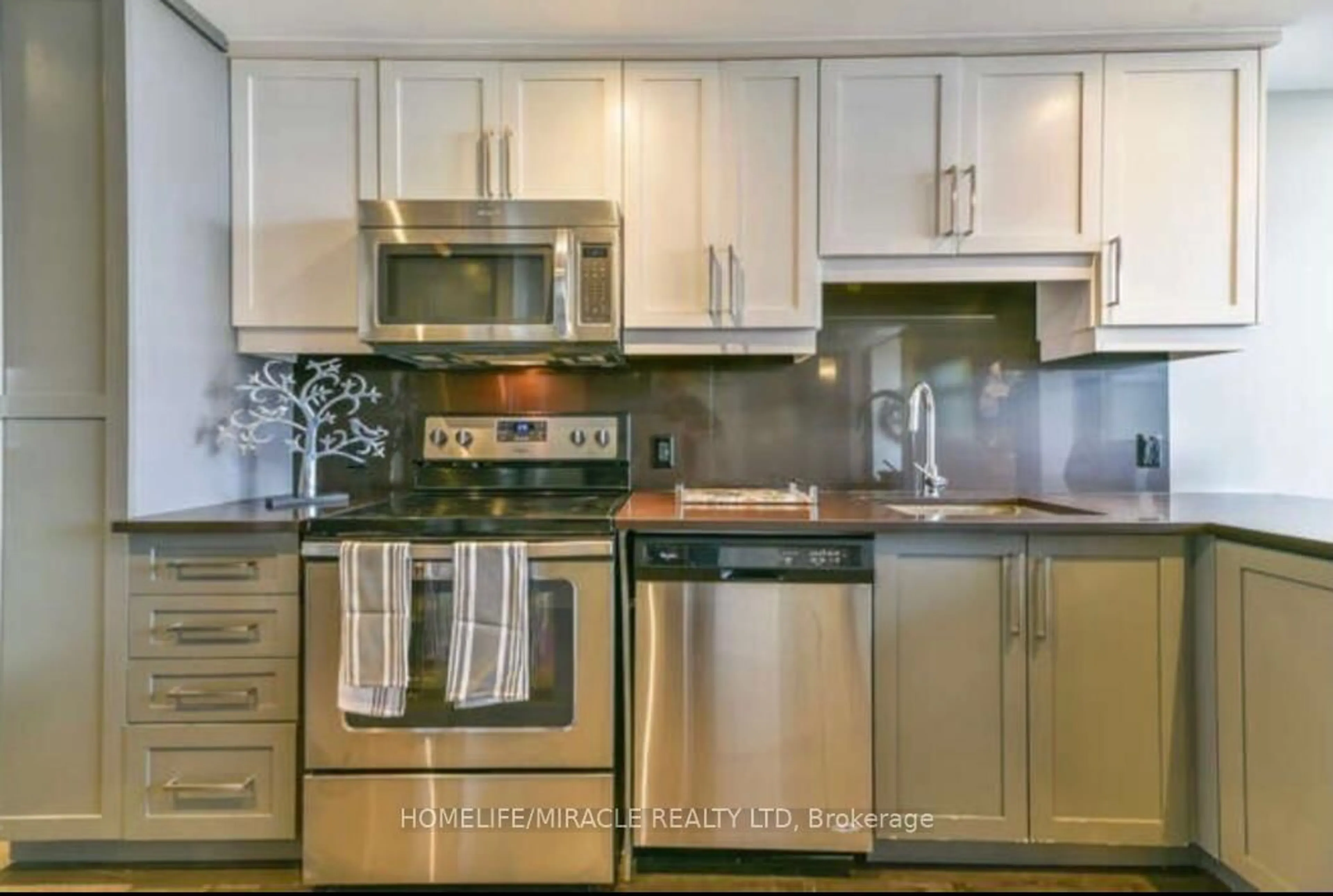 Standard kitchen, ceramic/tile floor for 330 Phillip St #N-808, Waterloo Ontario N2L 3W9