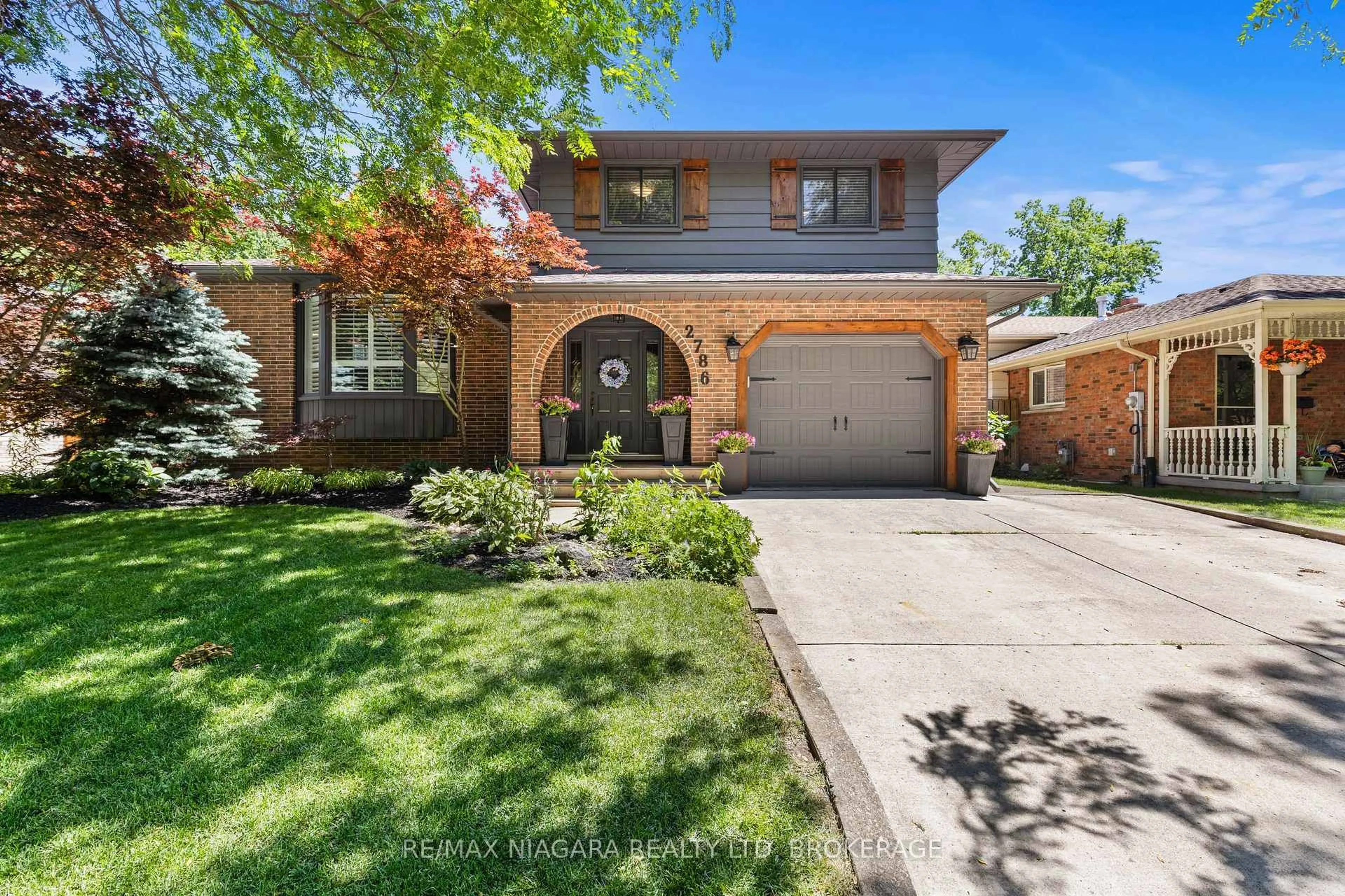 Home with brick exterior material, street for 2786 Lalemant Rd, Niagara Falls Ontario L2J 3Z4