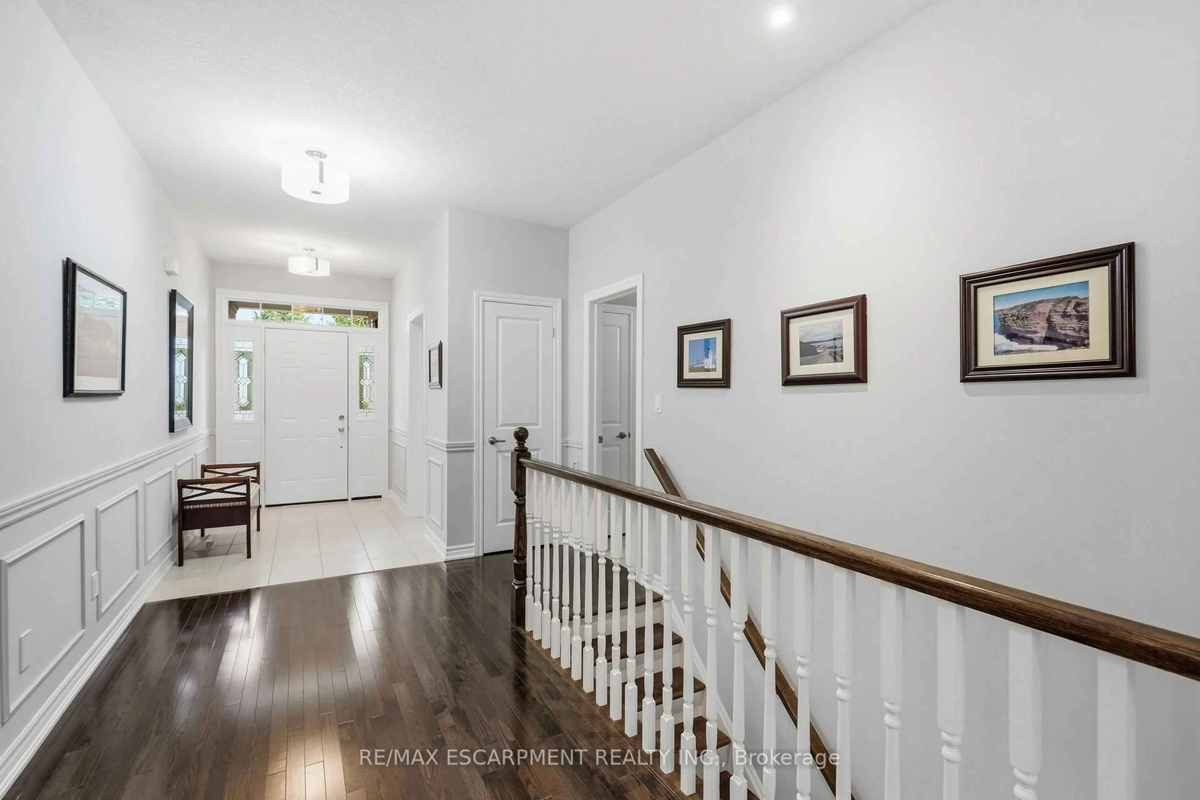 Indoor entryway for 130 Aberfoyle Mill Cres, Puslinch Ontario N0B 2H0