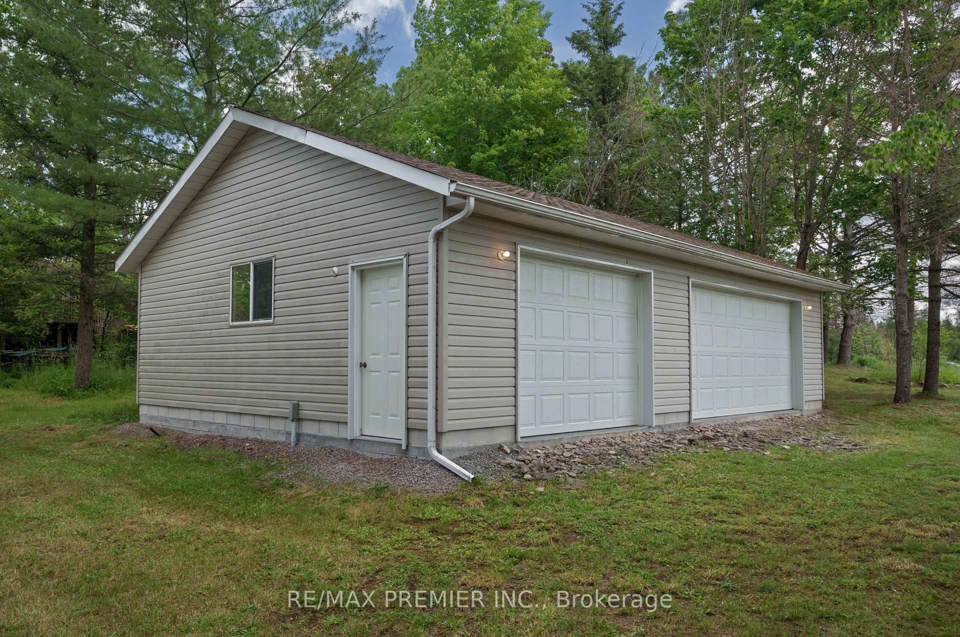 Indoor garage for 9 Brotherston Rd, Kawartha Lakes Ontario K0M 2B0