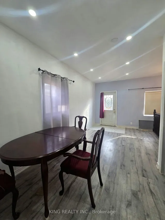 24 BOULLEE St, London East 3