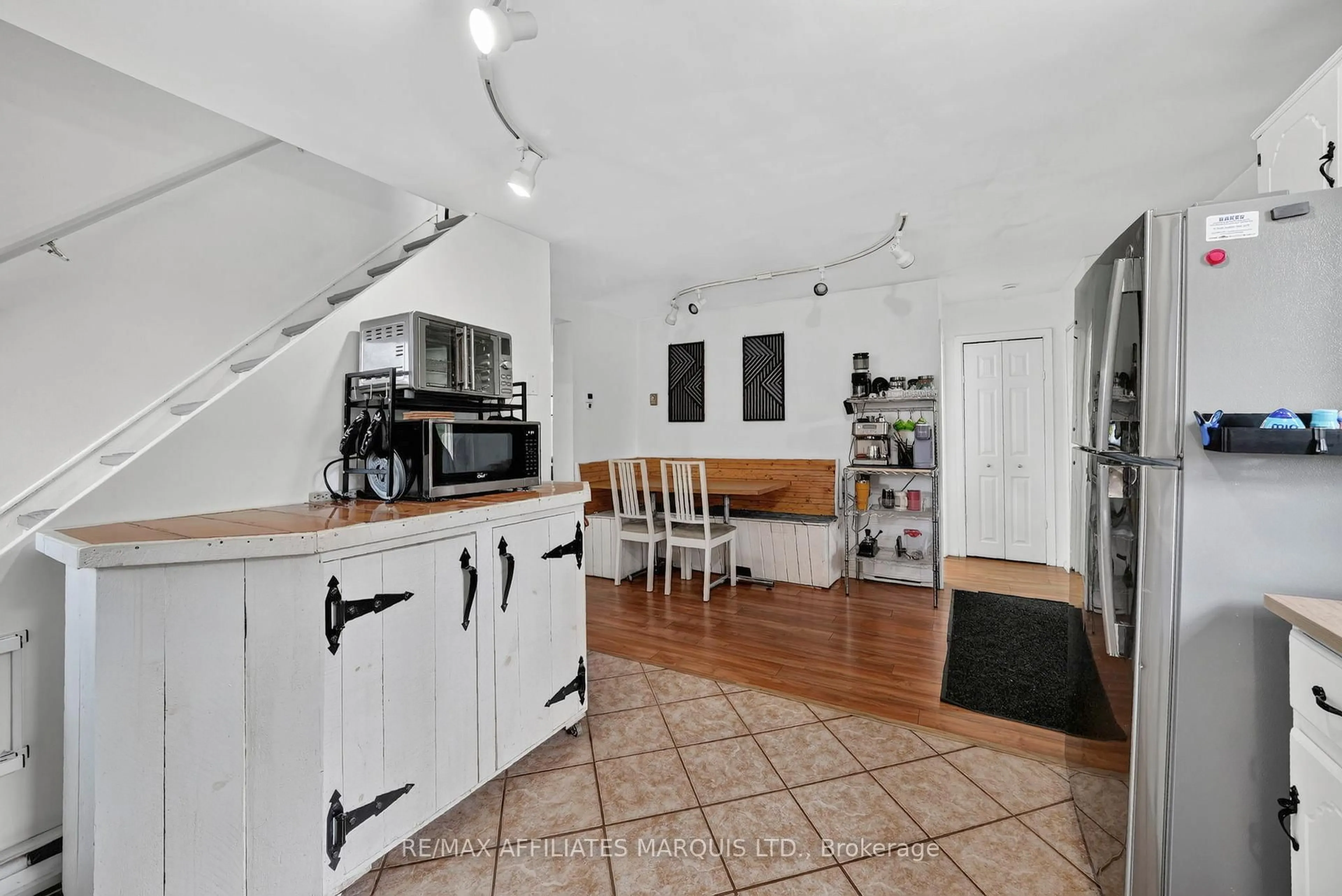 Open concept kitchen, unknown for 928 Pacific Lane, Cornwall Ontario K6H 3Y9