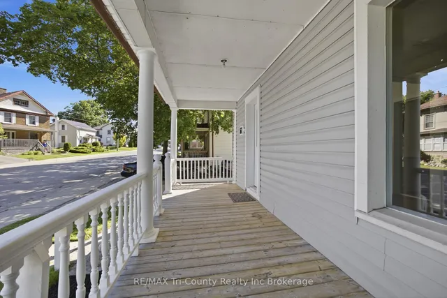 61 Brock St, Tillsonburg 3