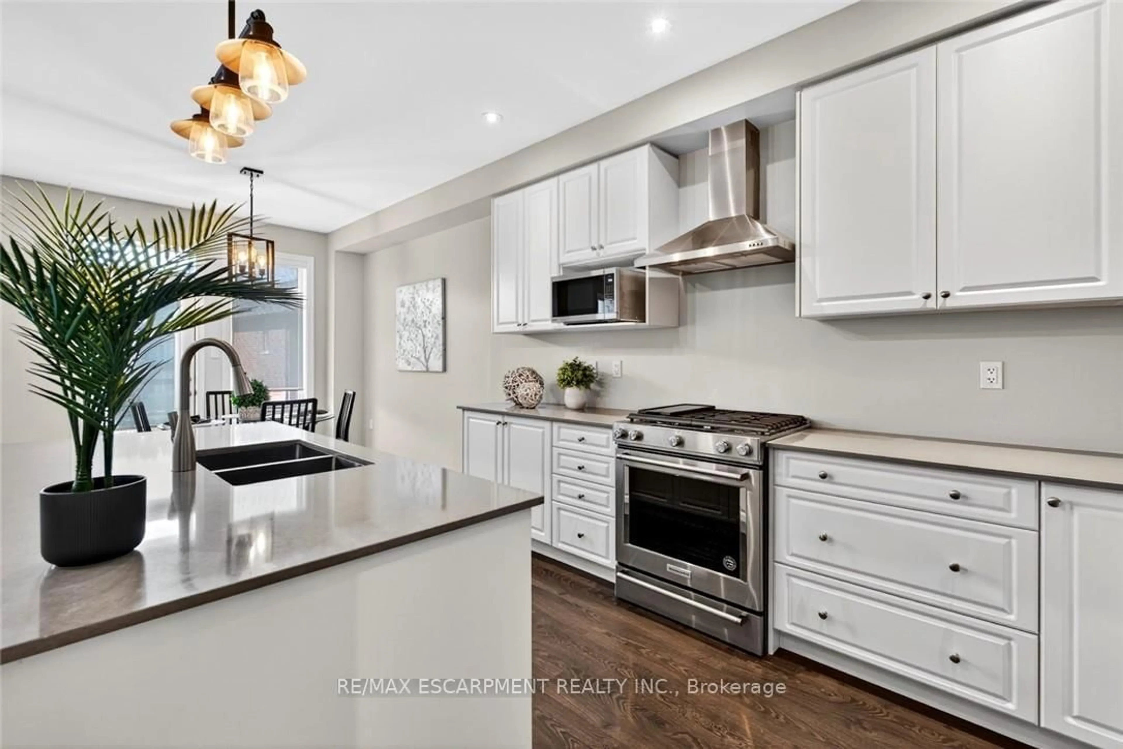 Open concept kitchen, ceramic/tile floor for 225 Skinner Rd, Hamilton Ontario L0R 2H1