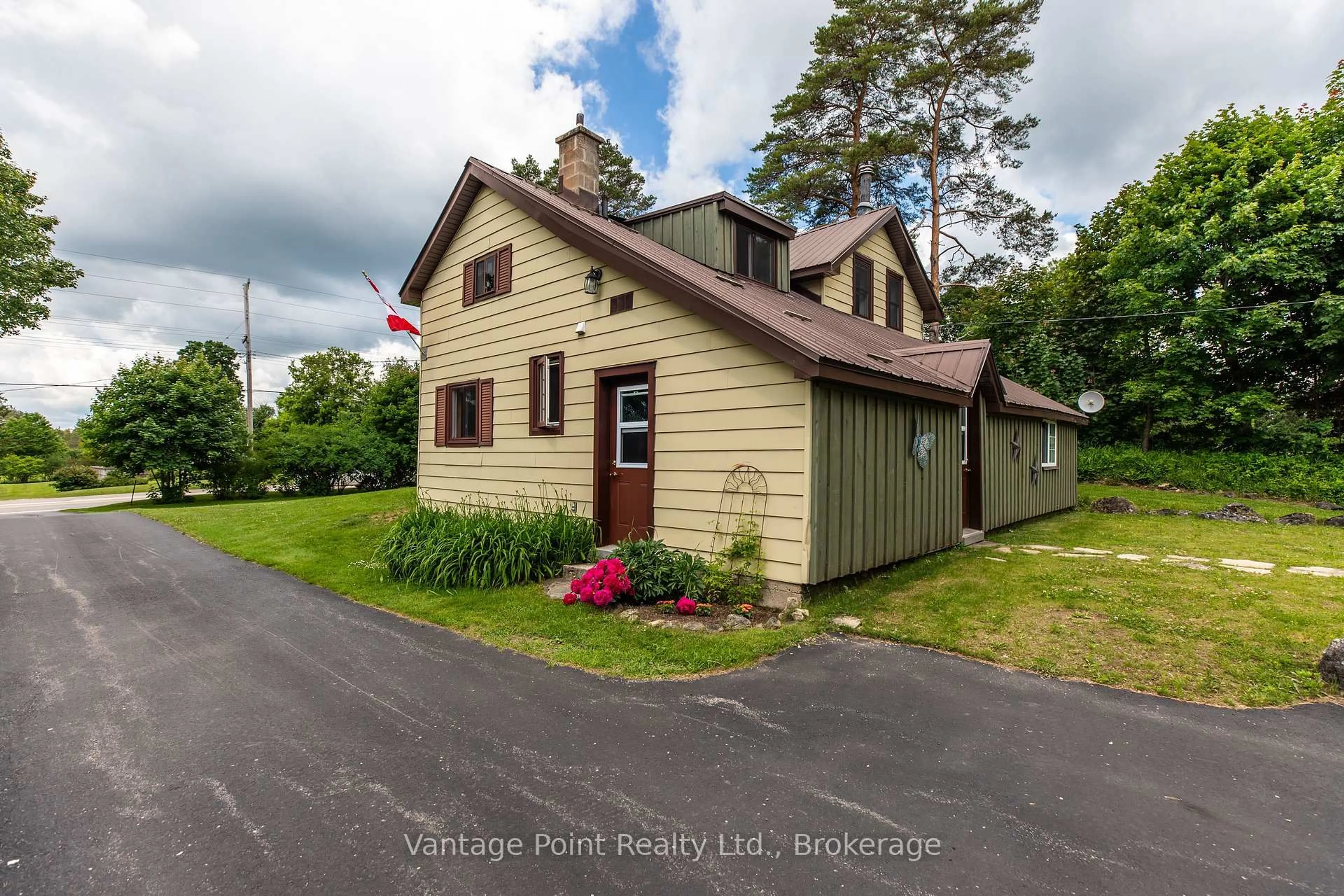 A pic from outside/outdoor area/front of a property/back of a property/a pic from drone, unknown for 776227 10 Highway, Chatsworth Ontario N0H 1C0