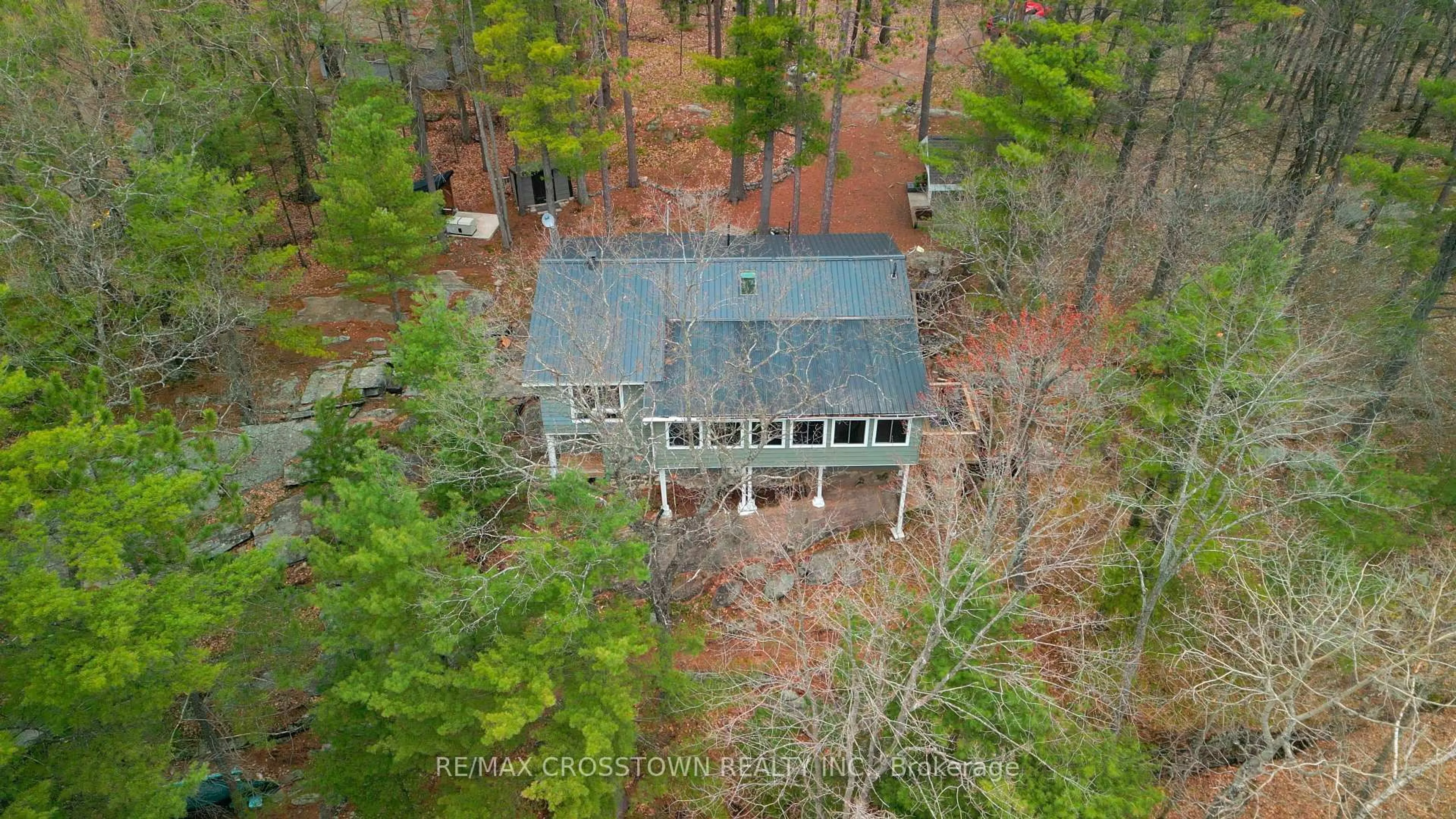 A pic from outside/outdoor area/front of a property/back of a property/a pic from drone, unknown for 607 Juniper Dr, Gravenhurst Ontario P1P 1R1