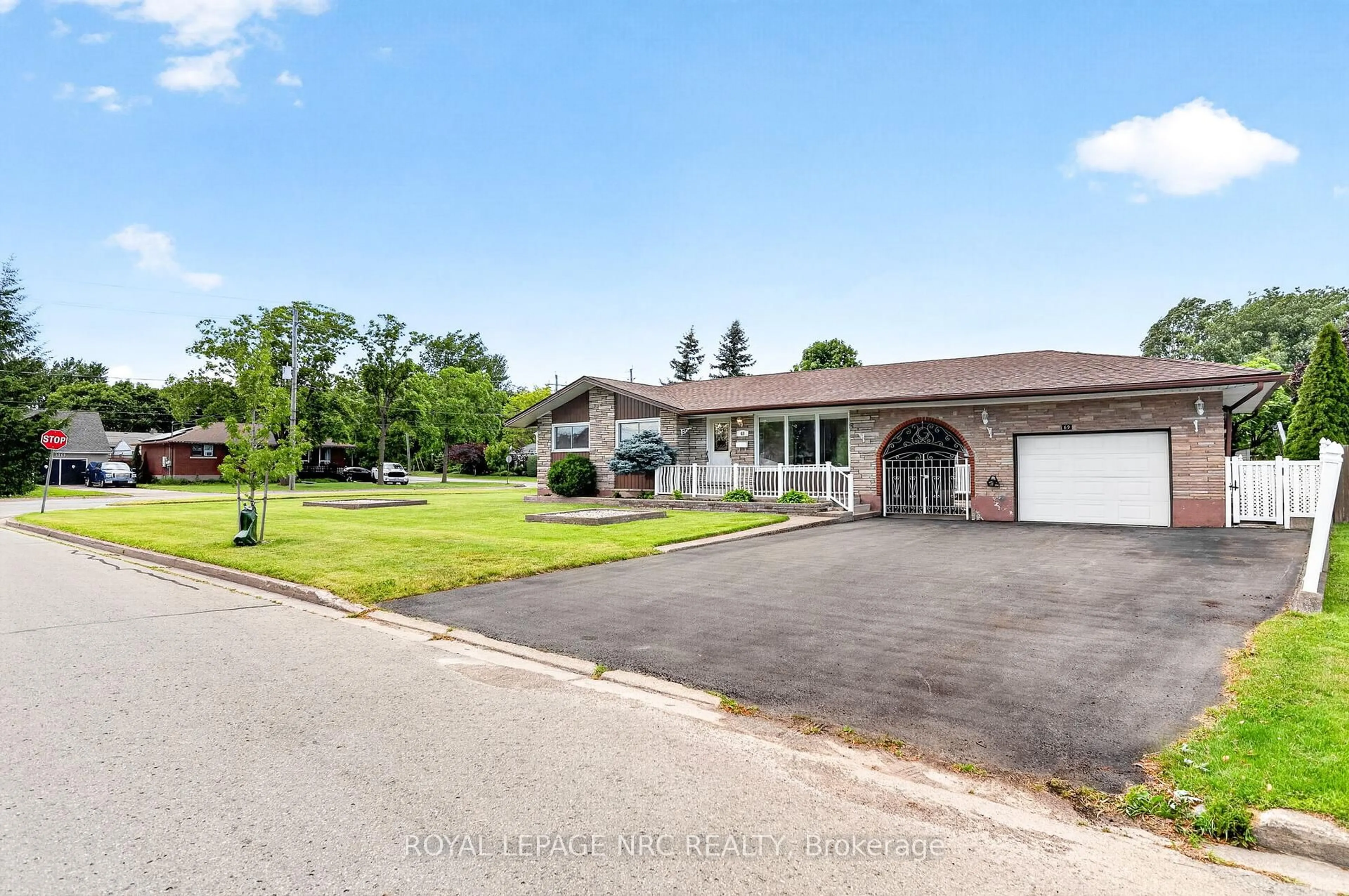A pic from outside/outdoor area/front of a property/back of a property/a pic from drone, street for 69 Royal Rd, Port Colborne Ontario L3K 4B1
