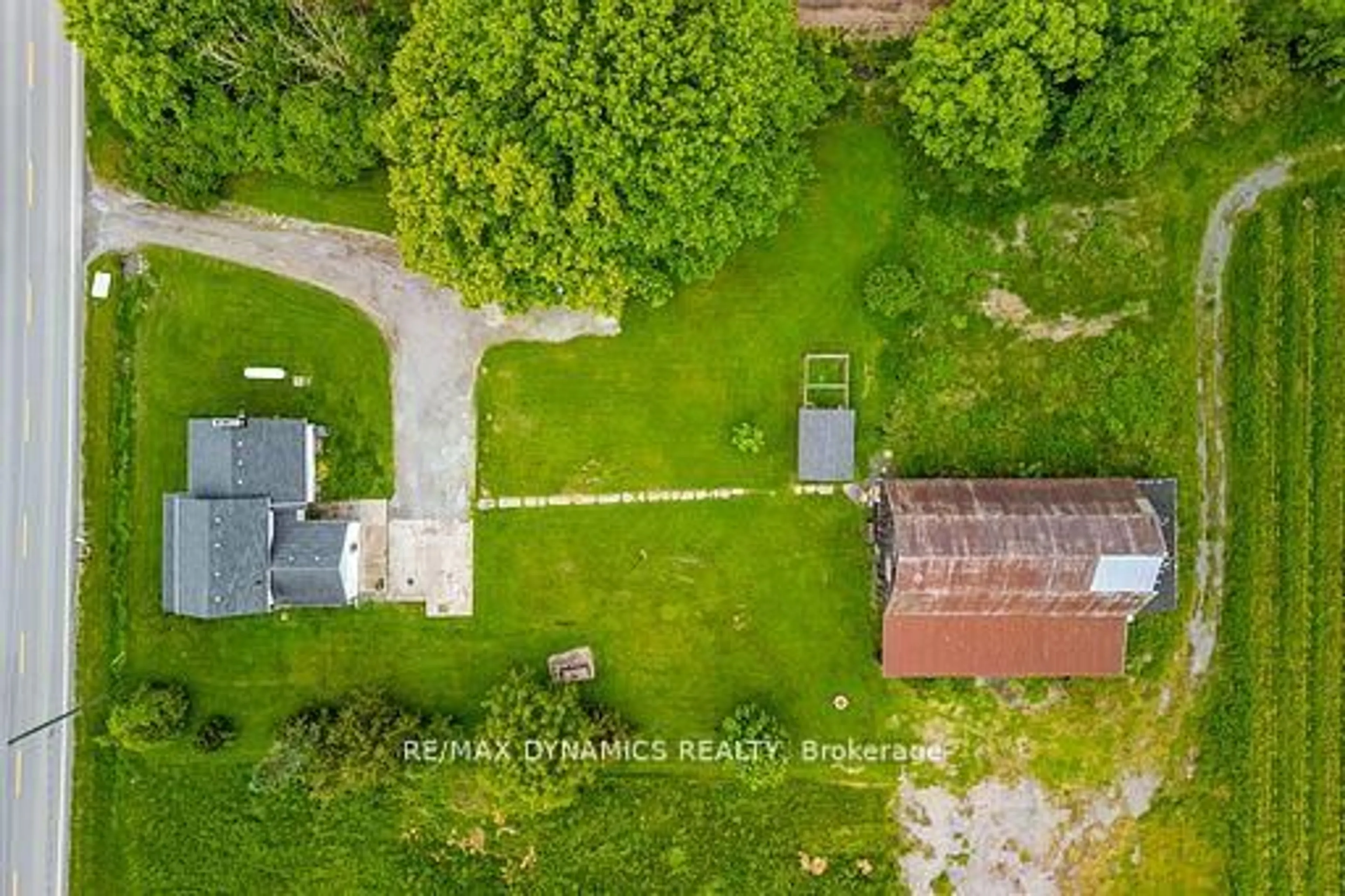 A pic from outside/outdoor area/front of a property/back of a property/a pic from drone, street for 632 Concession 6 Rd, Niagara-on-the-Lake Ontario L0S 1J0