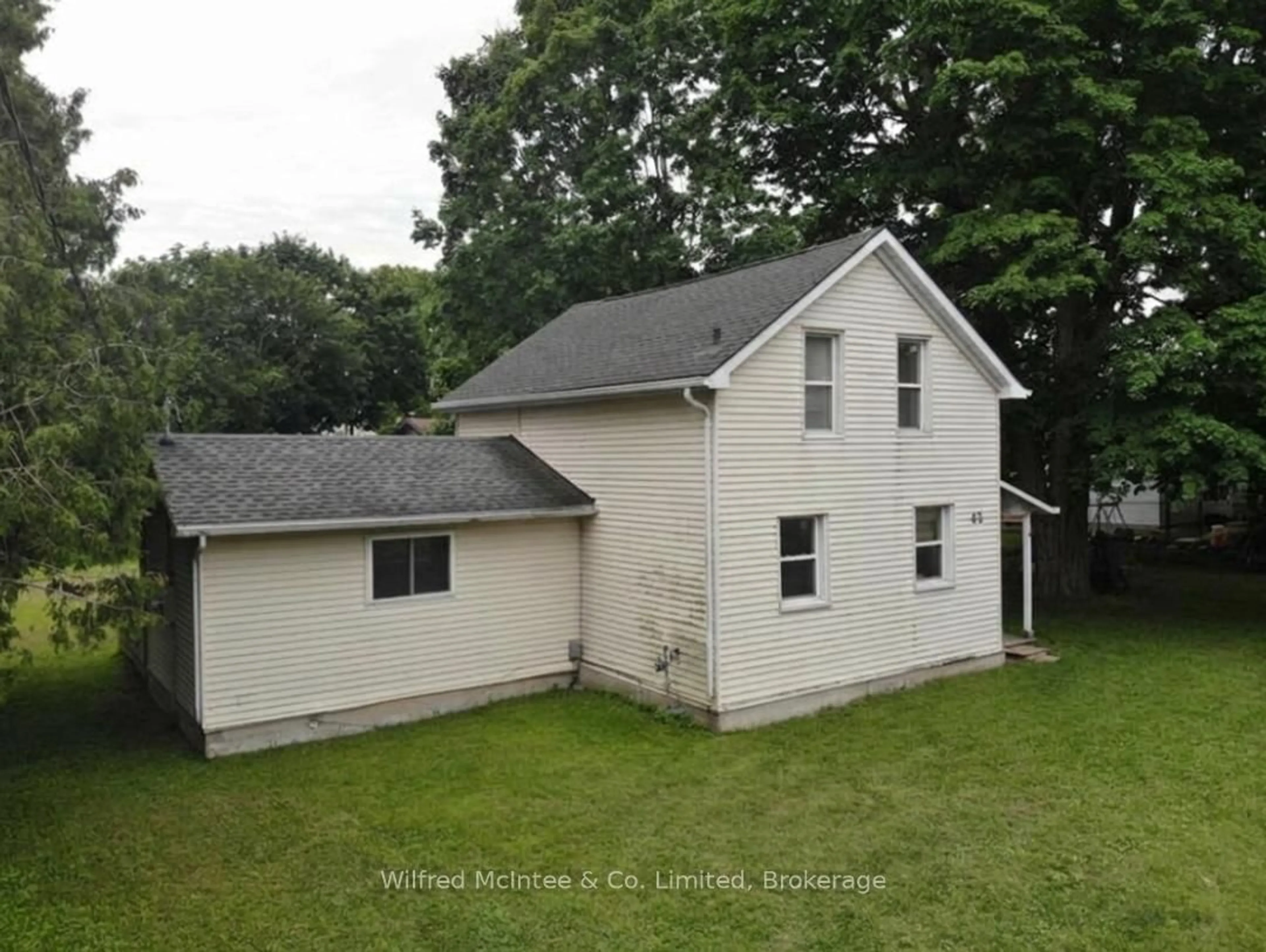 A pic from outside/outdoor area/front of a property/back of a property/a pic from drone, building for 43 CLINTON St, South Bruce Ontario N0G 2S0