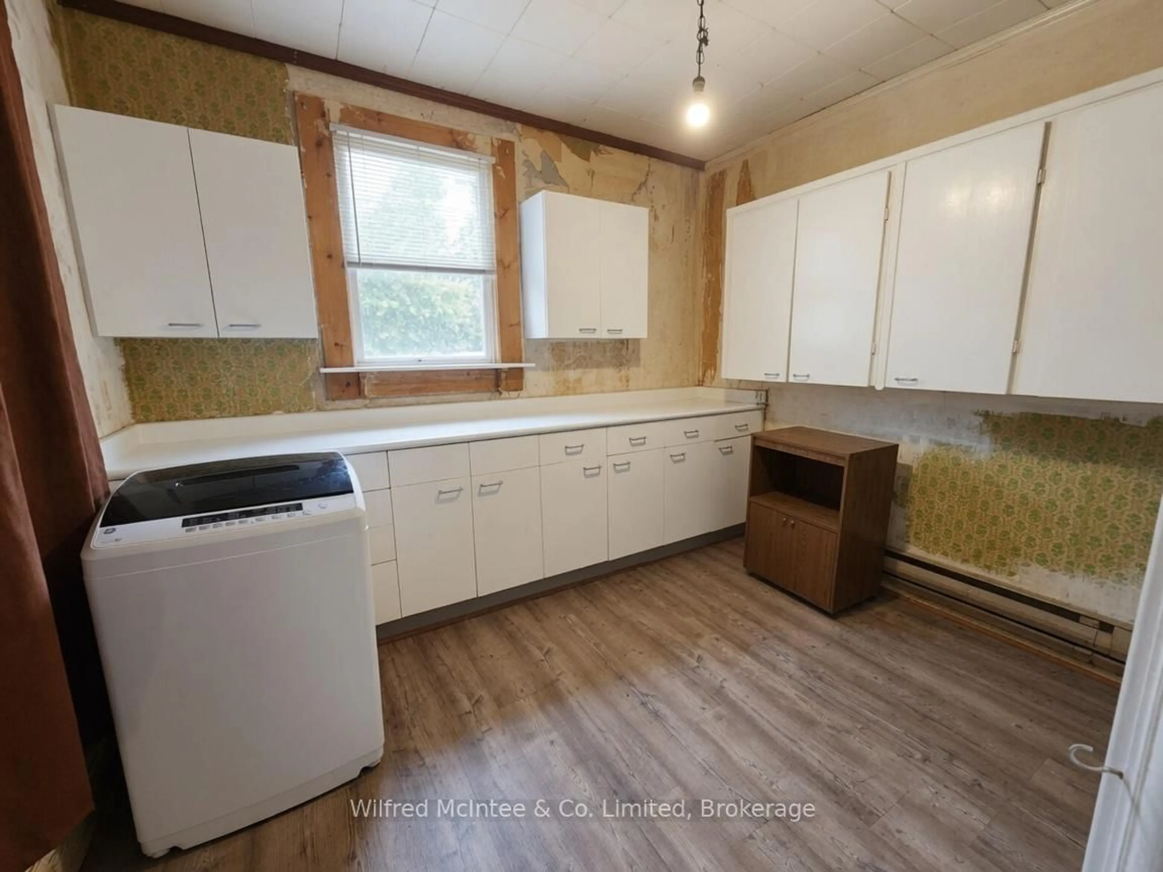 Standard kitchen, wood/laminate floor for 43 CLINTON St, South Bruce Ontario N0G 2S0