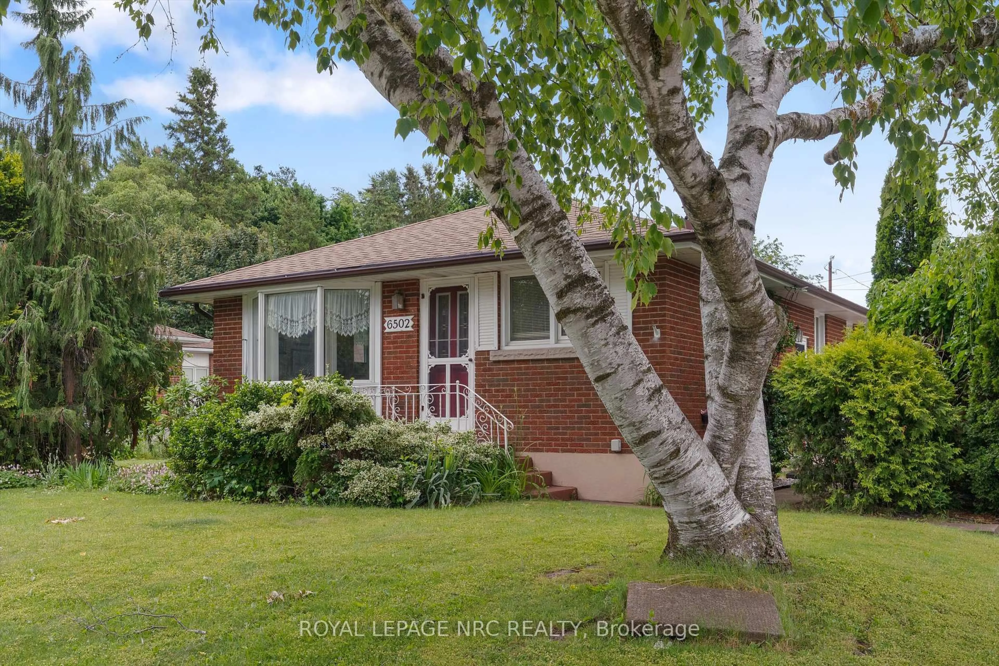 Home with brick exterior material, street for 6502 Brock St, Niagara Falls Ontario L2J 1W3