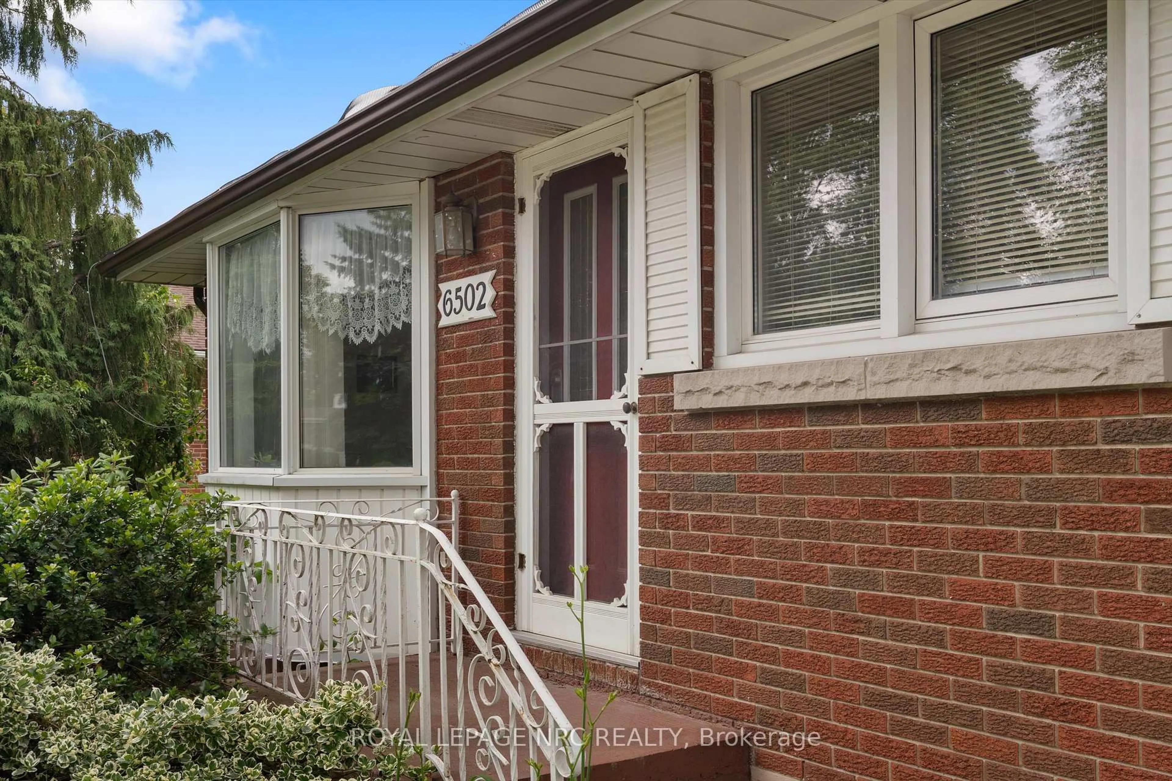Home with brick exterior material, street for 6502 Brock St, Niagara Falls Ontario L2J 1W3