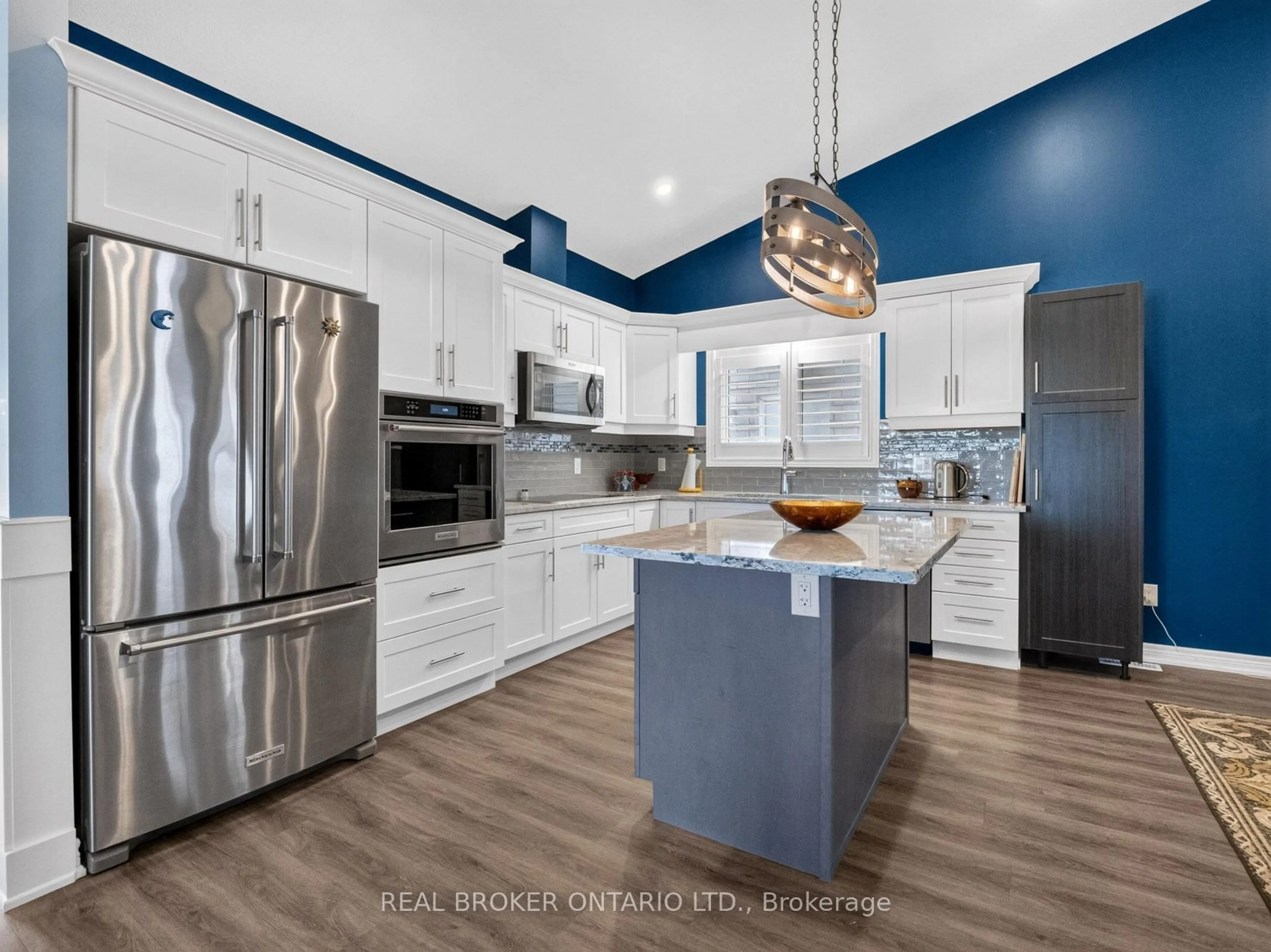 Contemporary kitchen, unknown for 285 South Pelham Rd, Welland Ontario L3C 0E6