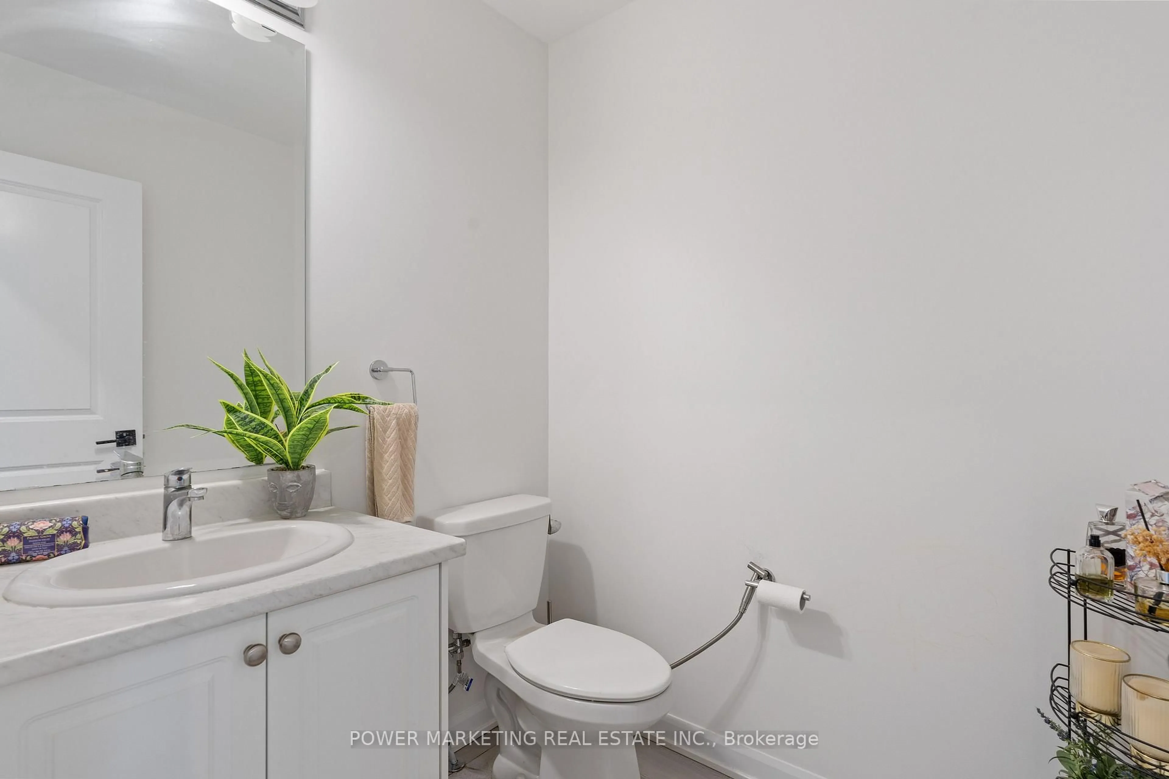 Standard bathroom, ceramic/tile floor for 925 Athenry Crt, Ottawa Ontario K2J 7C9