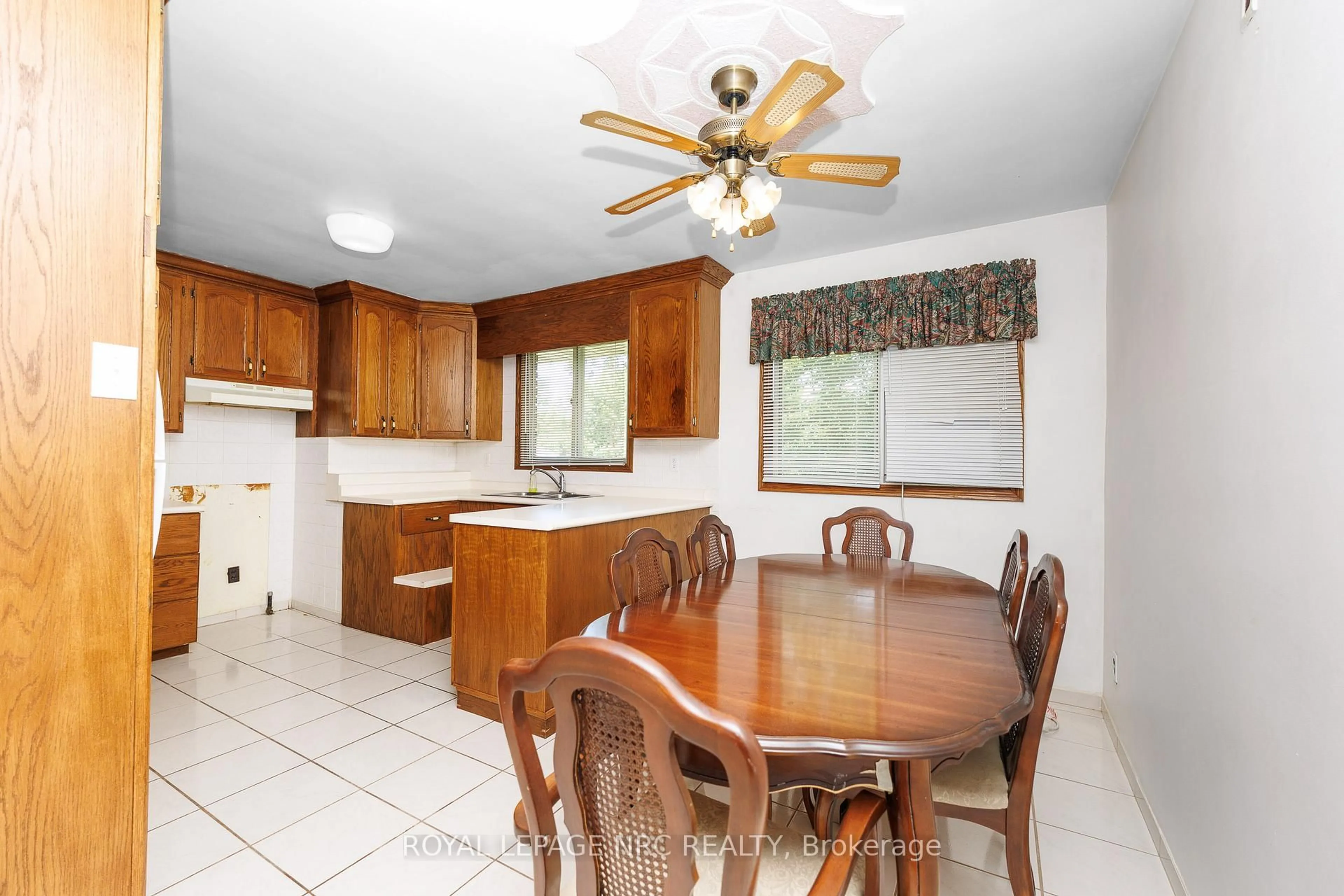 Unknown for 409 Broadway Ave, Welland Ontario L3C 5M3