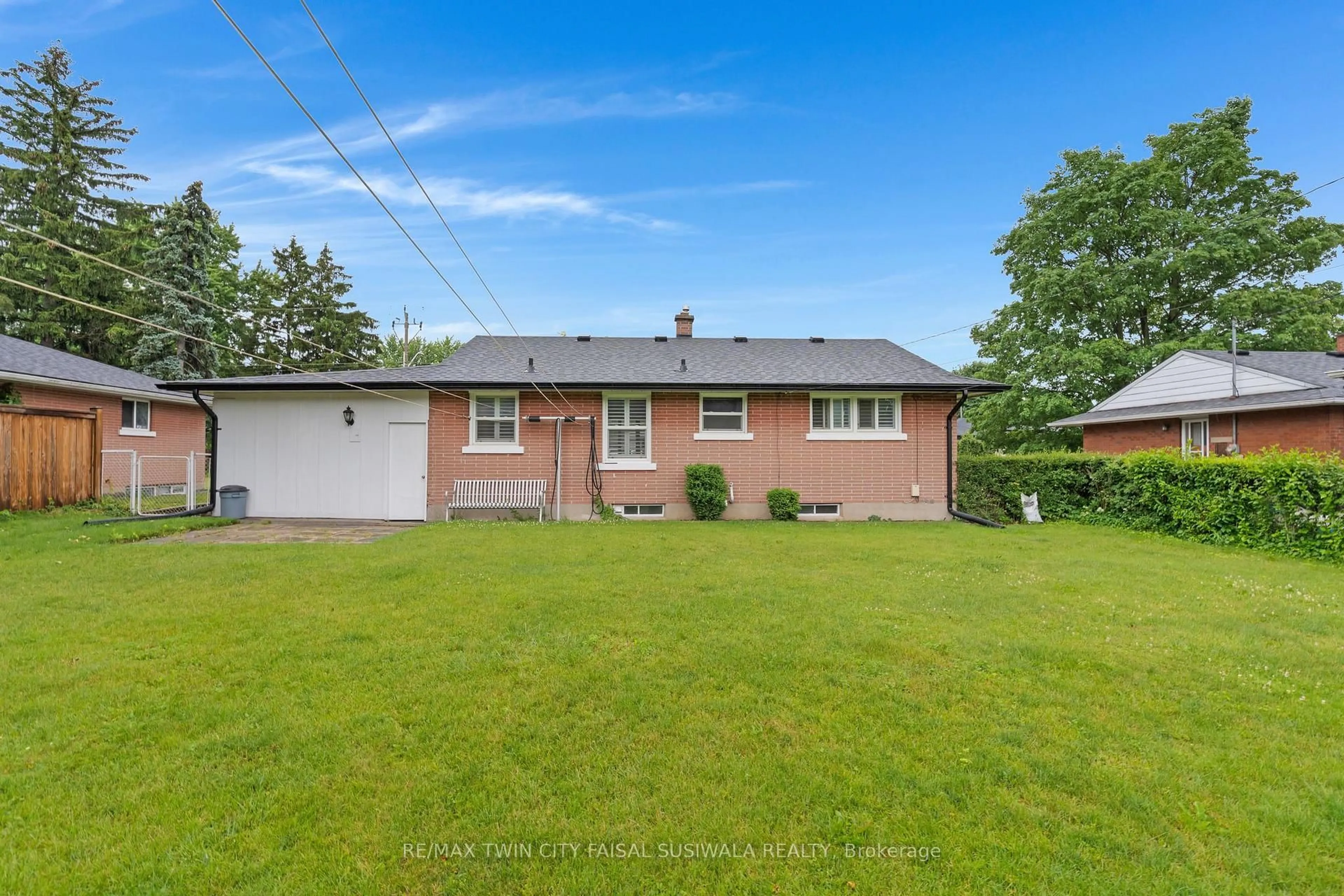 A pic from outside/outdoor area/front of a property/back of a property/a pic from drone, street for 1410 Eleanor Ave, Cambridge Ontario N3H 4N2