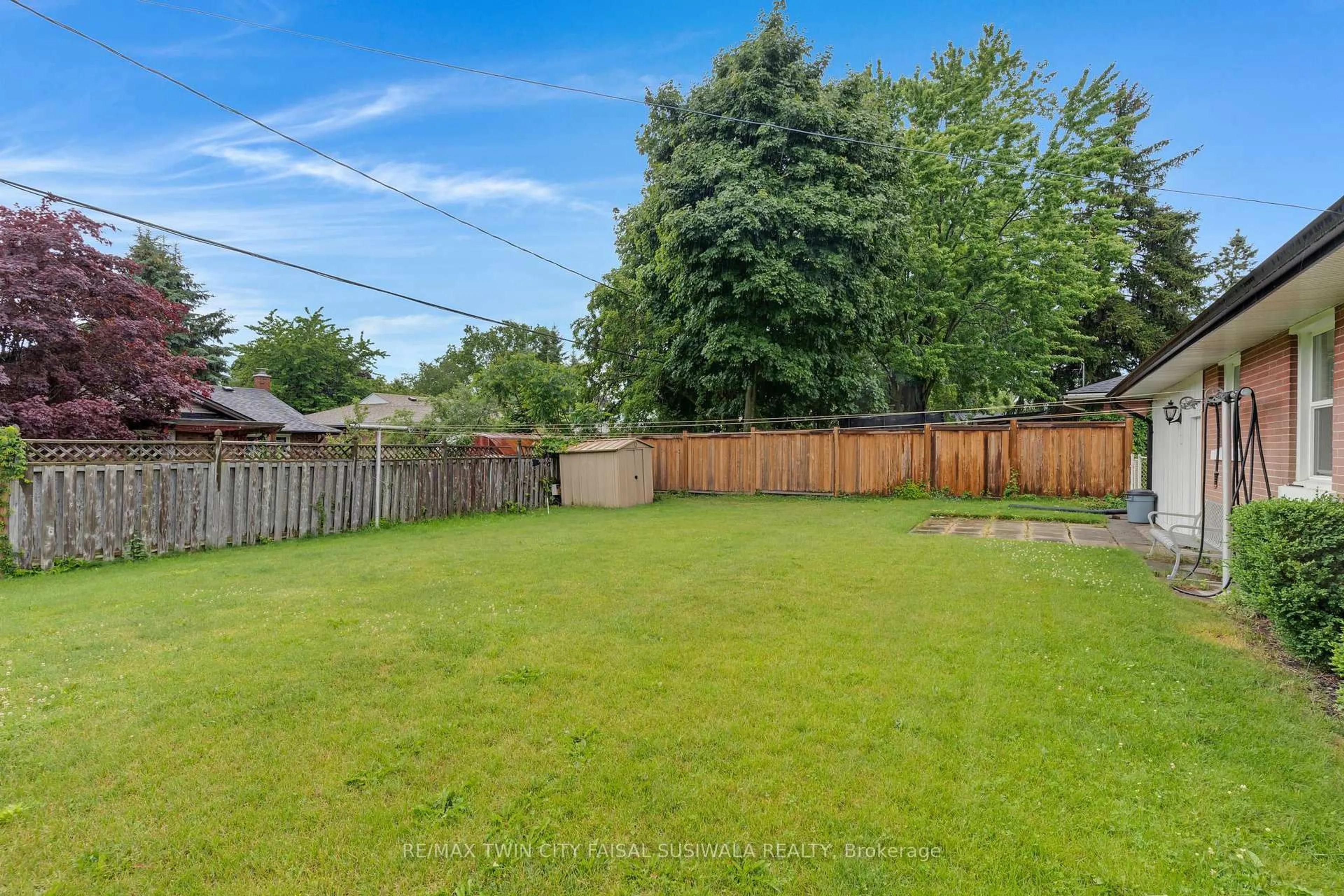 Patio, unknown for 1410 Eleanor Ave, Cambridge Ontario N3H 4N2