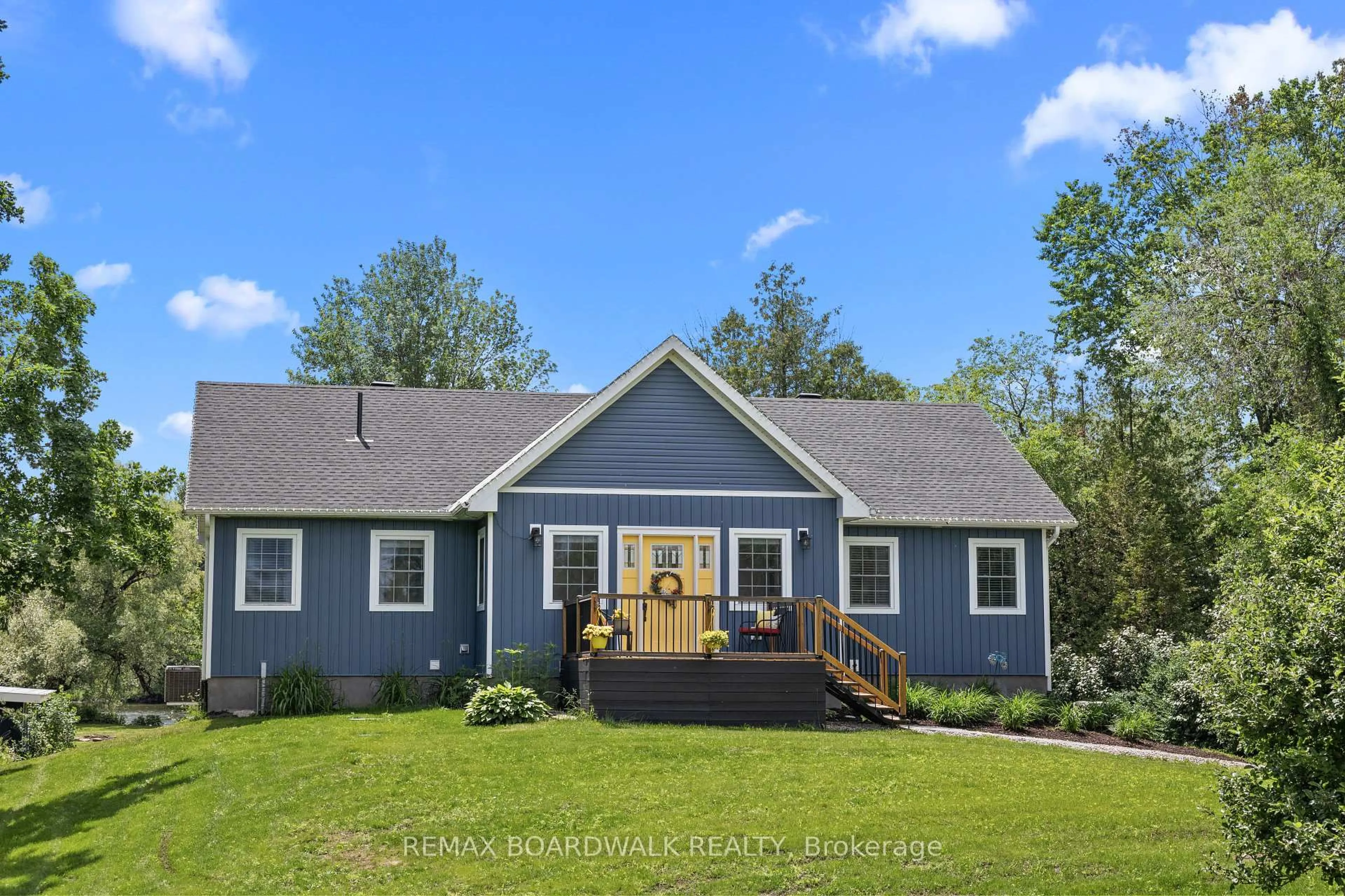 Home with vinyl exterior material, unknown for 271 Patty Pl, Carleton Place Ontario K7C 3P1