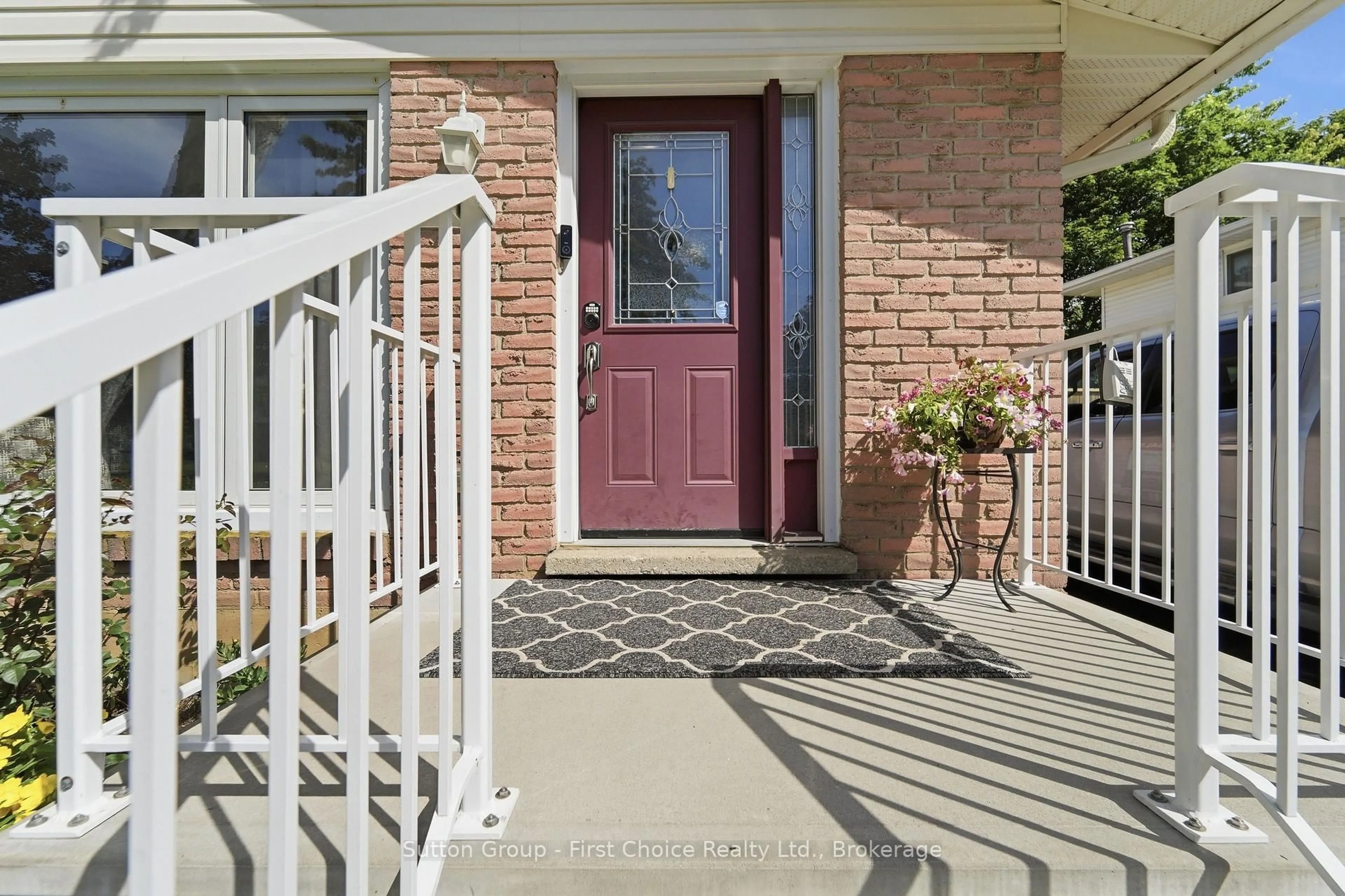 Indoor entryway for 72 Avonwood Dr, Stratford Ontario N4Z 1B4