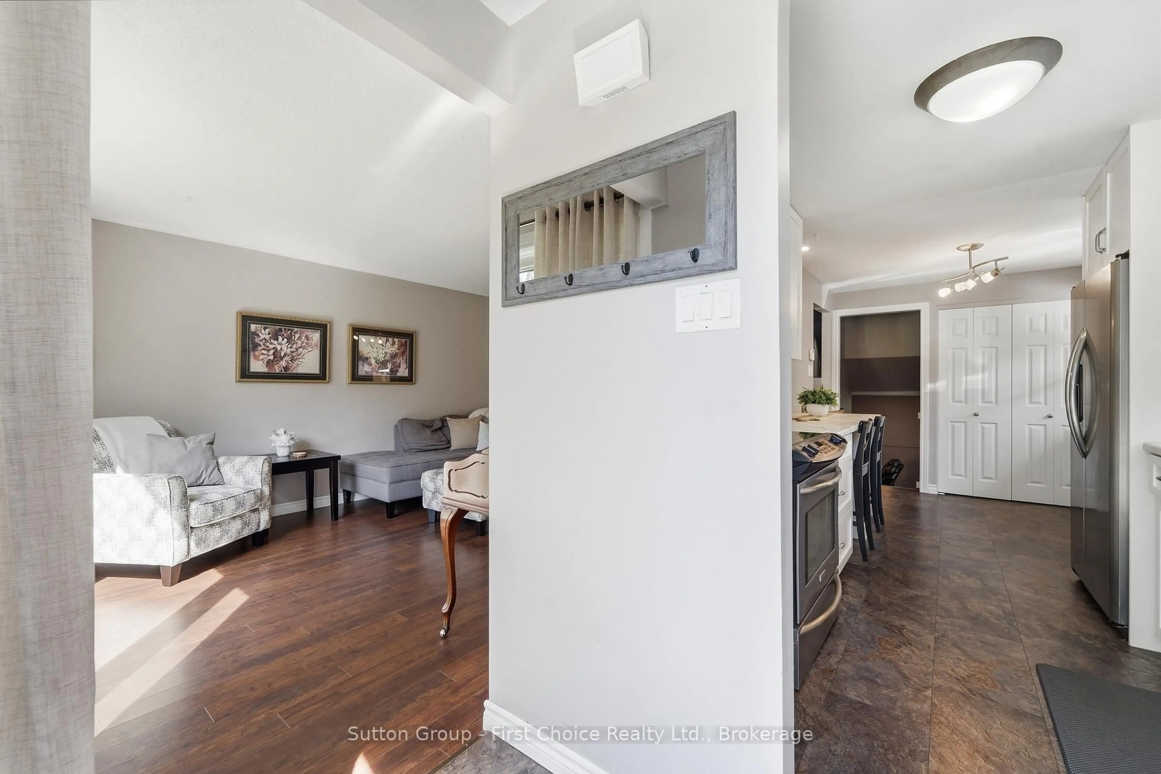 Indoor entryway for 72 Avonwood Dr, Stratford Ontario N4Z 1B4