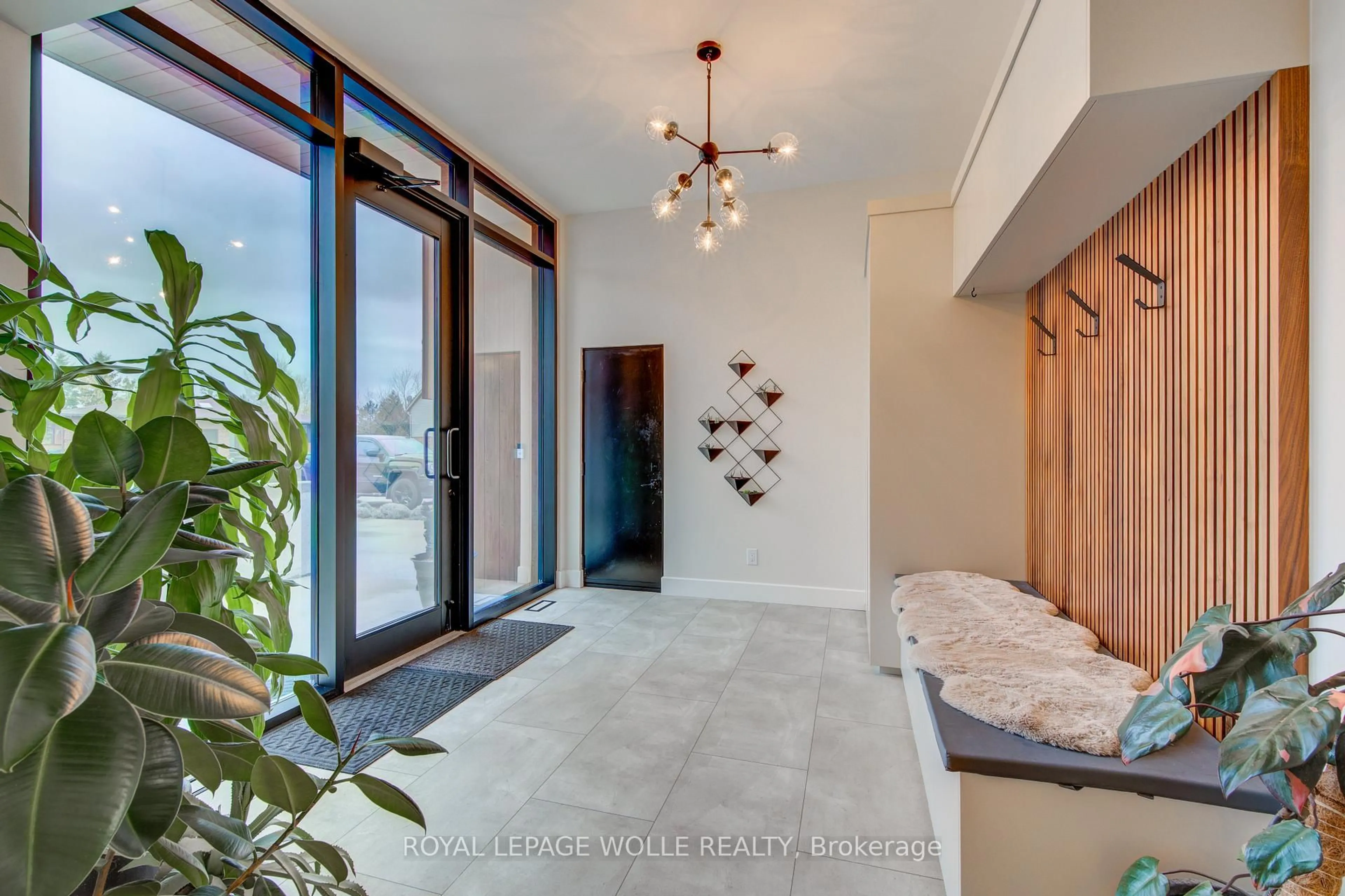 Indoor entryway for 112 Mitchell St, North Dumfries Ontario N0B 1E0