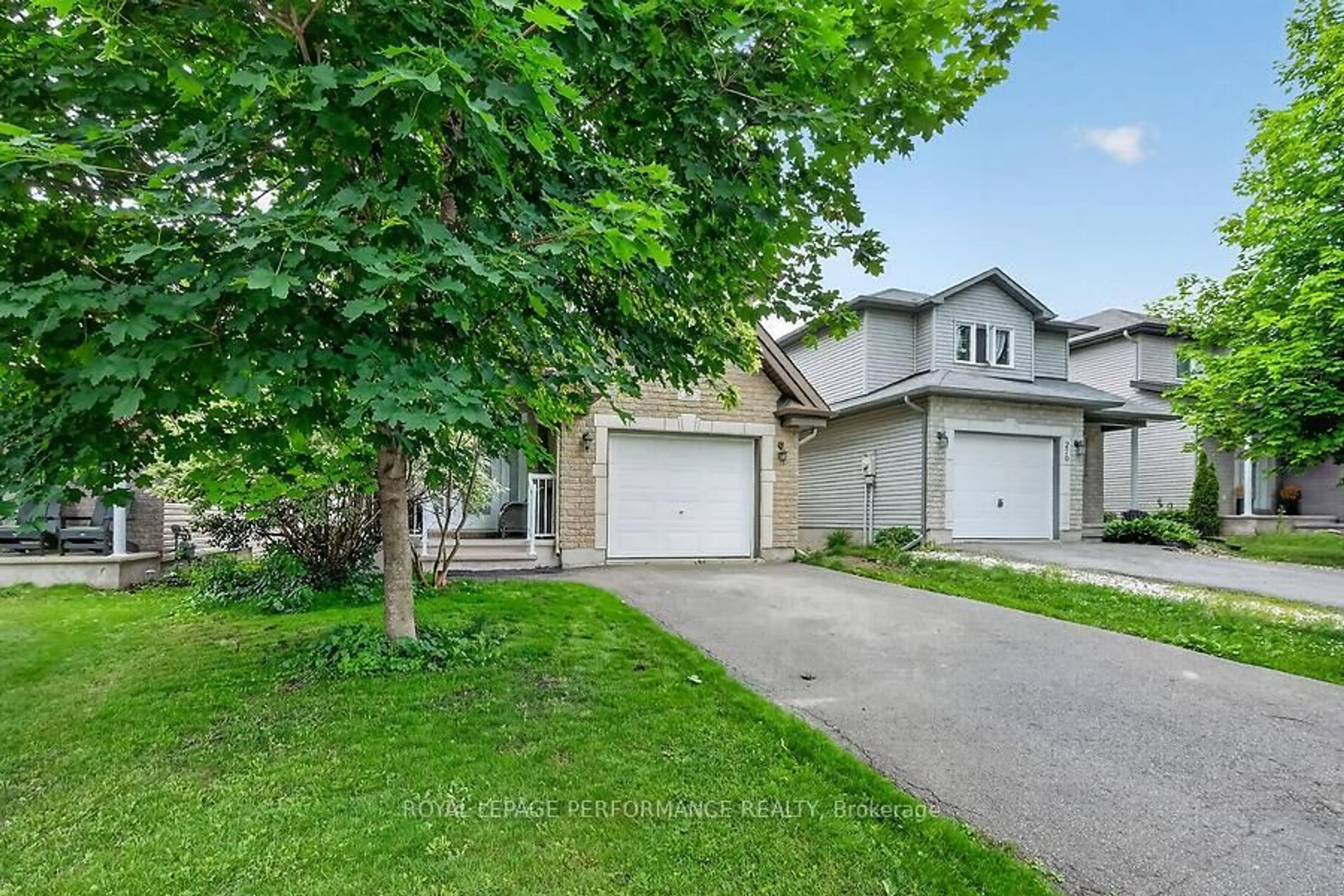 A pic from outside/outdoor area/front of a property/back of a property/a pic from drone, street for 266 Mica Cres, Clarence-Rockland Ontario K4K 0E2