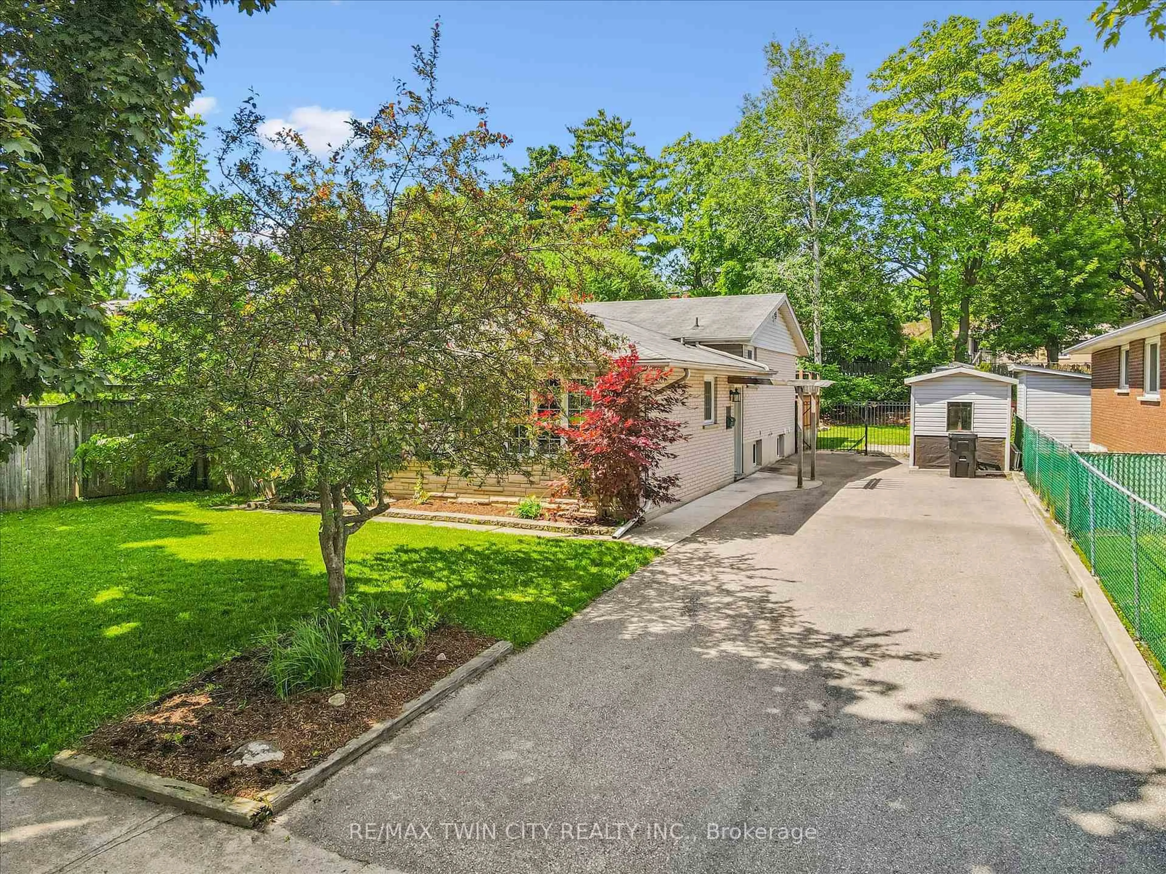 A pic from outside/outdoor area/front of a property/back of a property/a pic from drone, street for 107 Queenston Dr, Kitchener Ontario N2B 2V2